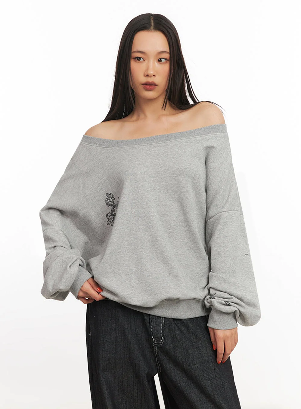 Off-Shoulder Cross Graphic Sweatshirt IA507 - Image 14