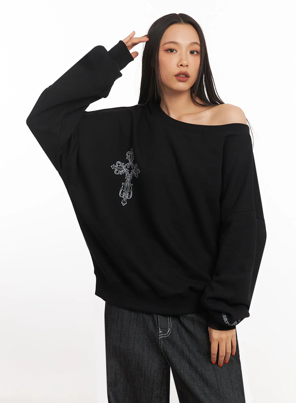Off-Shoulder Cross Graphic Sweatshirt IA507 - Image 15