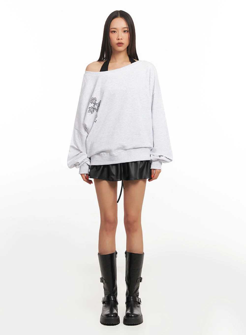 Off-Shoulder Cross Graphic Sweatshirt IA507 - Image 4