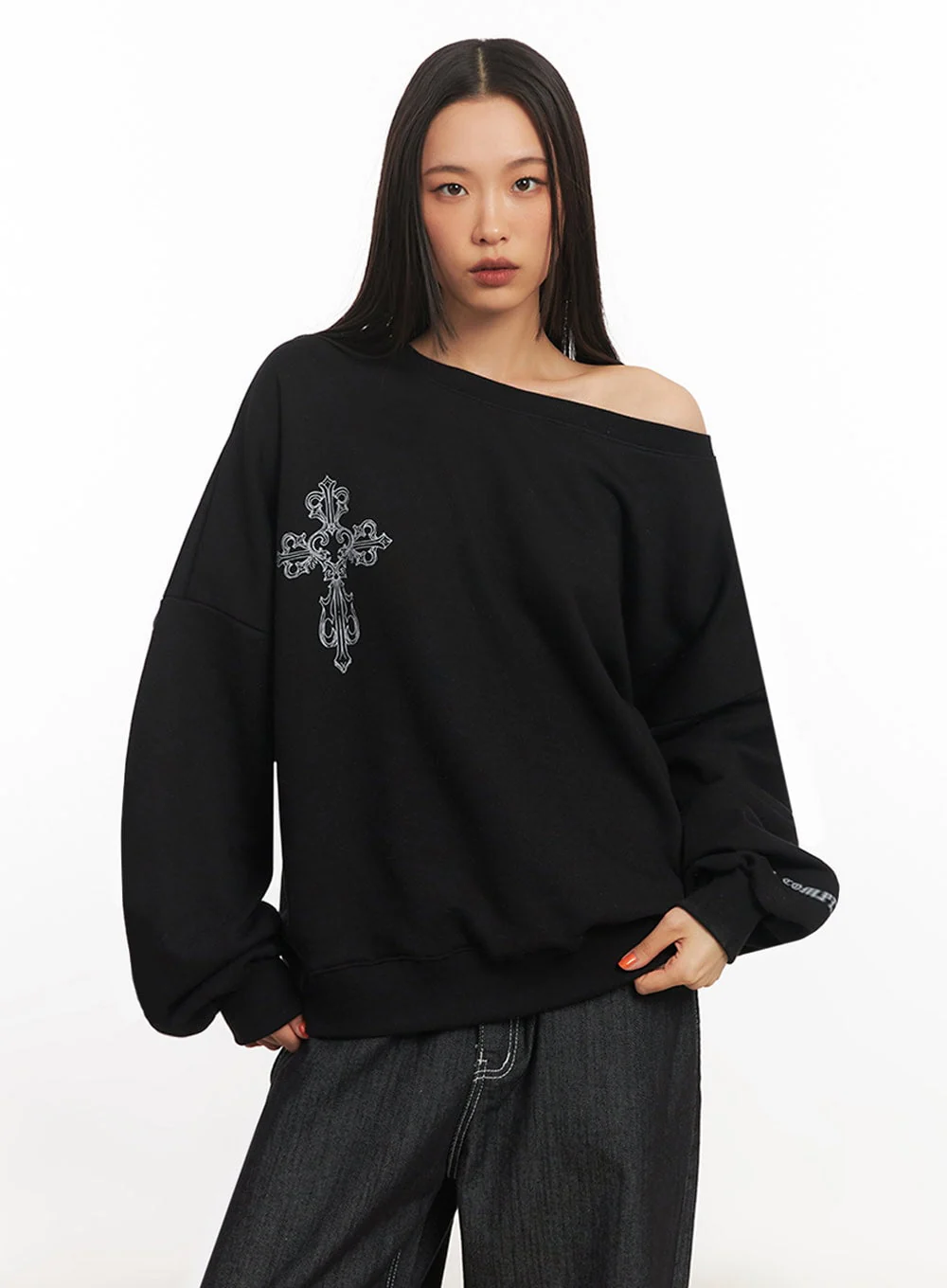 Off-Shoulder Cross Graphic Sweatshirt IA507 - Image 6