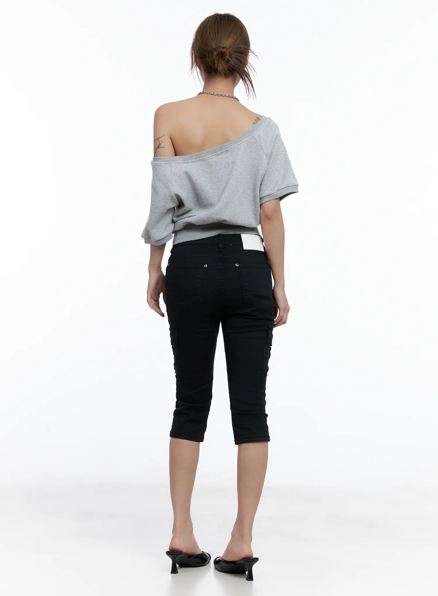 Off-Shoulder Graphic Cropped Tee CL511 - Image 10