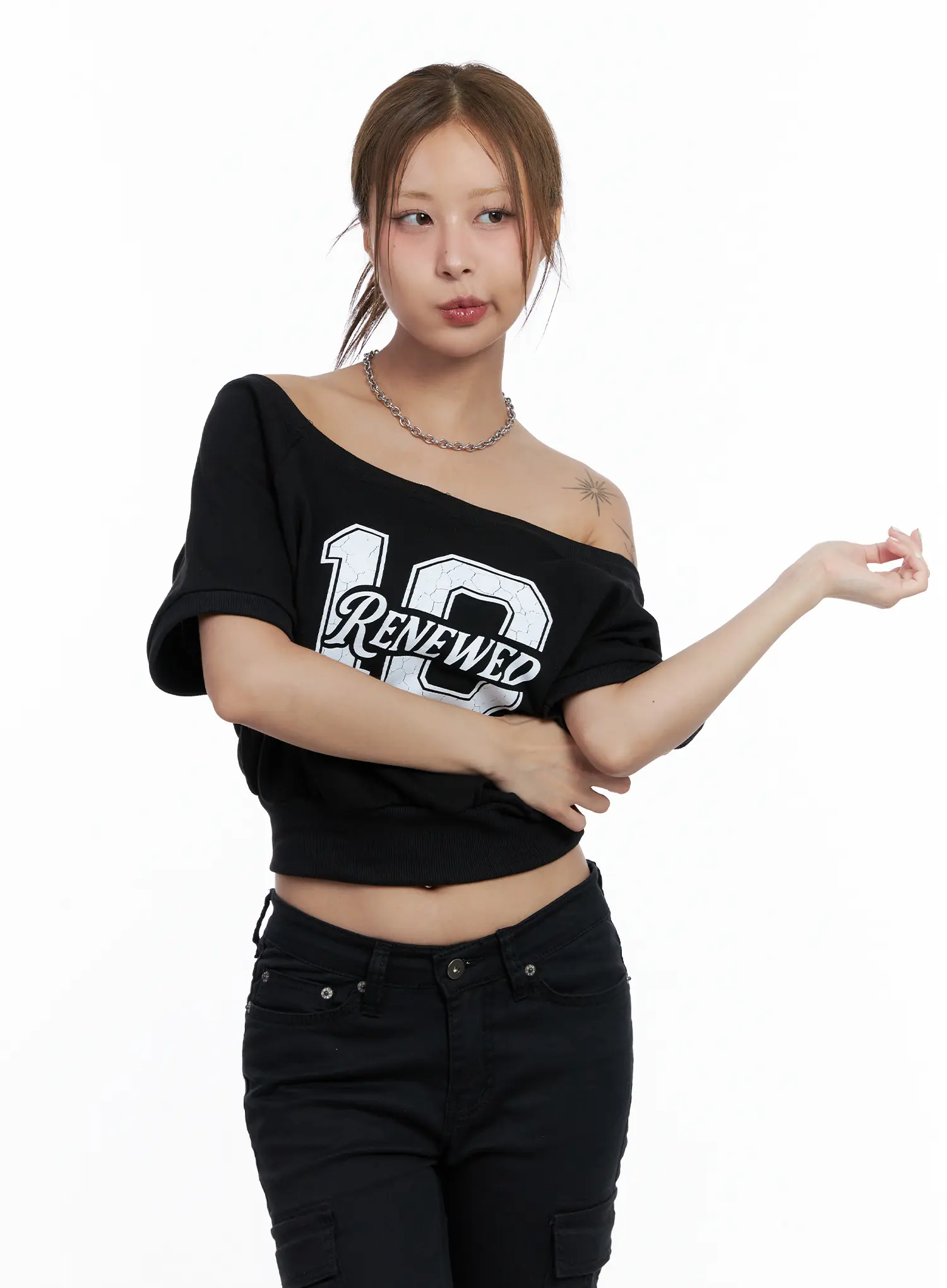 Off-Shoulder Graphic Cropped Tee CL511 - Image 13