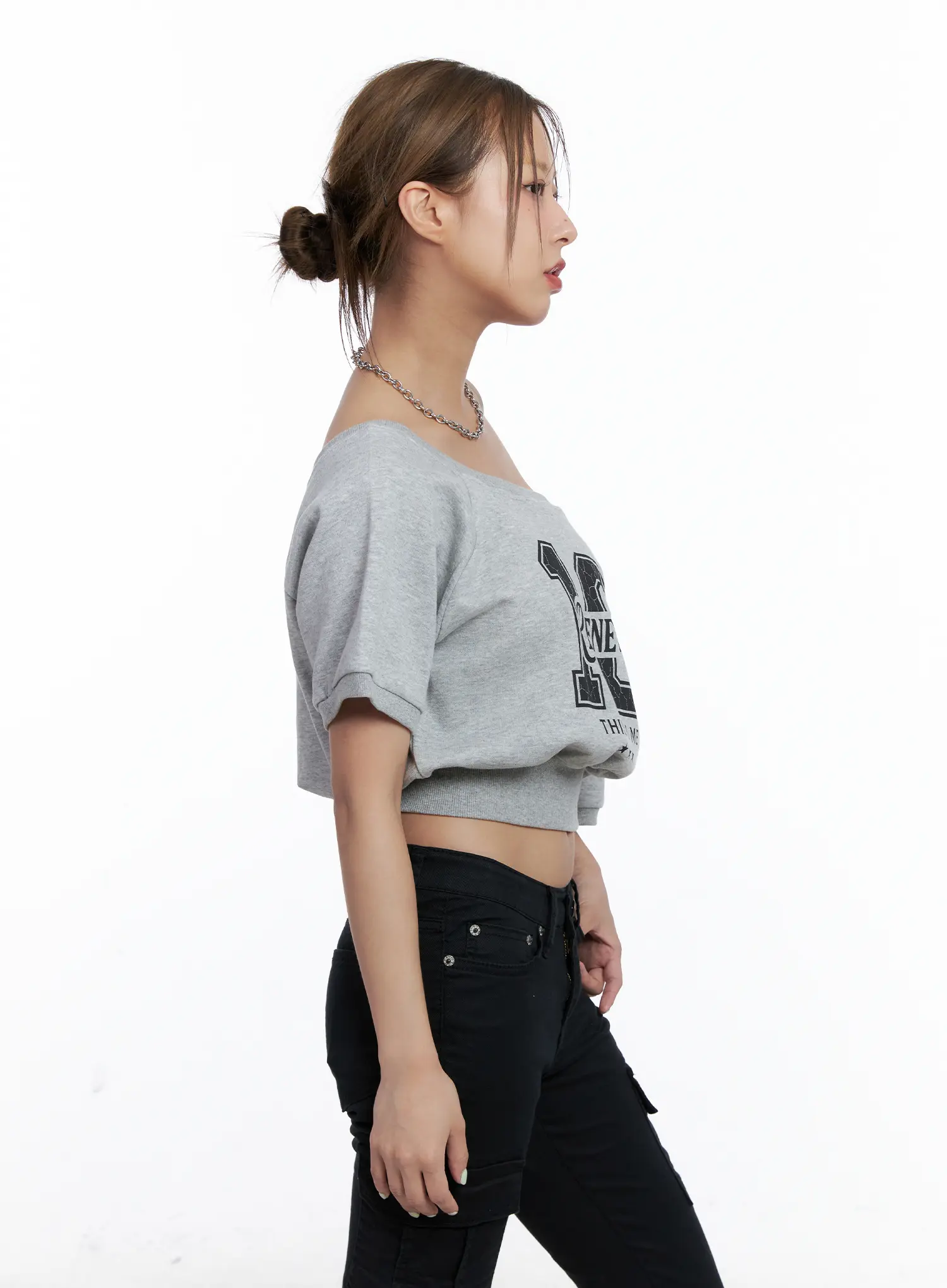 Off-Shoulder Graphic Cropped Tee CL511 - Image 14