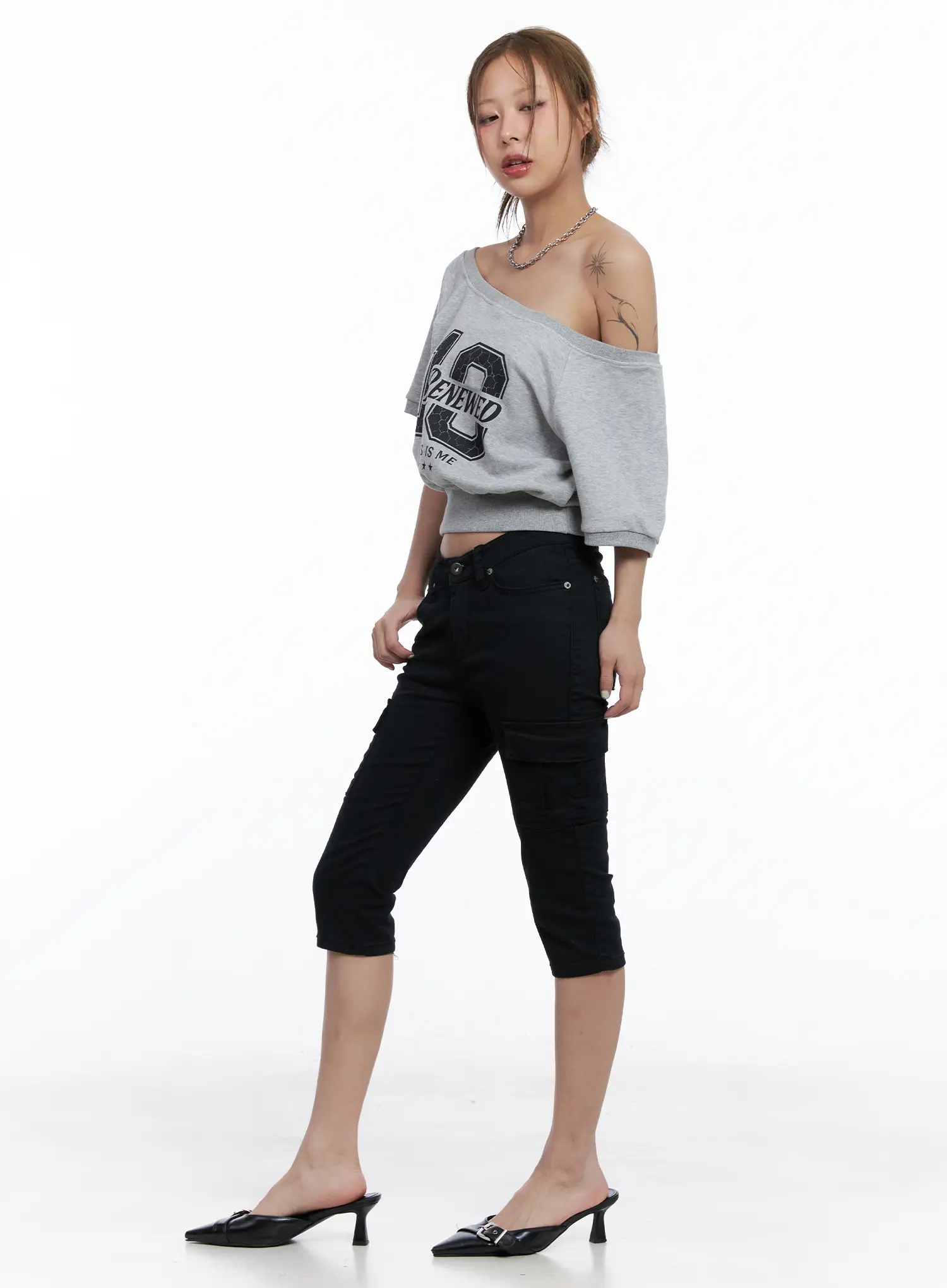 Off-Shoulder Graphic Cropped Tee CL511 - Image 15