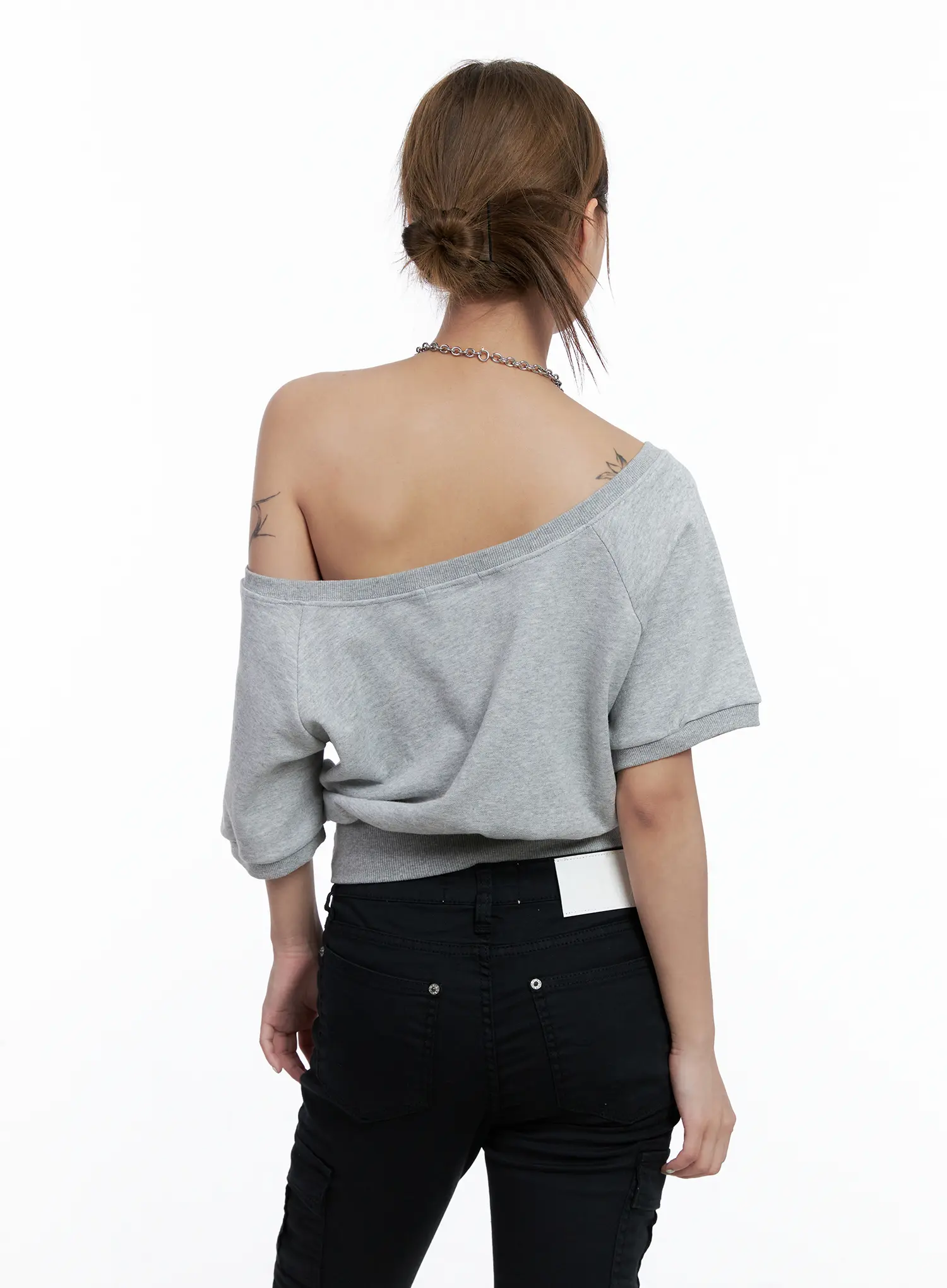 Off-Shoulder Graphic Cropped Tee CL511 - Image 16