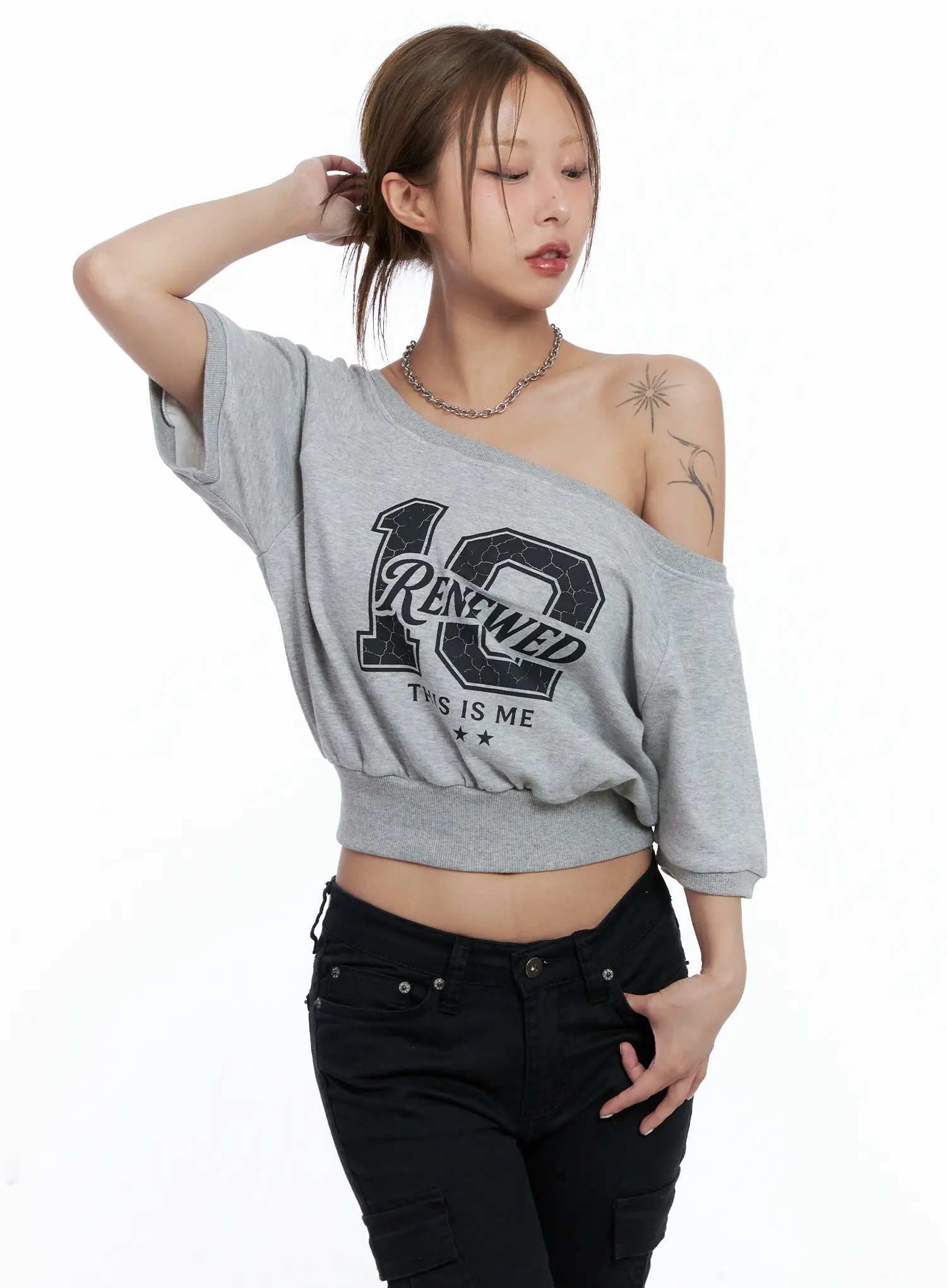 Off-Shoulder Graphic Cropped Tee CL511 - Image 4