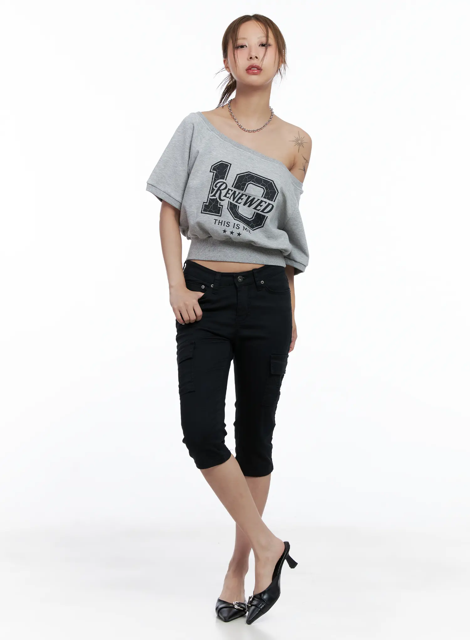 Off-Shoulder Graphic Cropped Tee CL511 - Image 5
