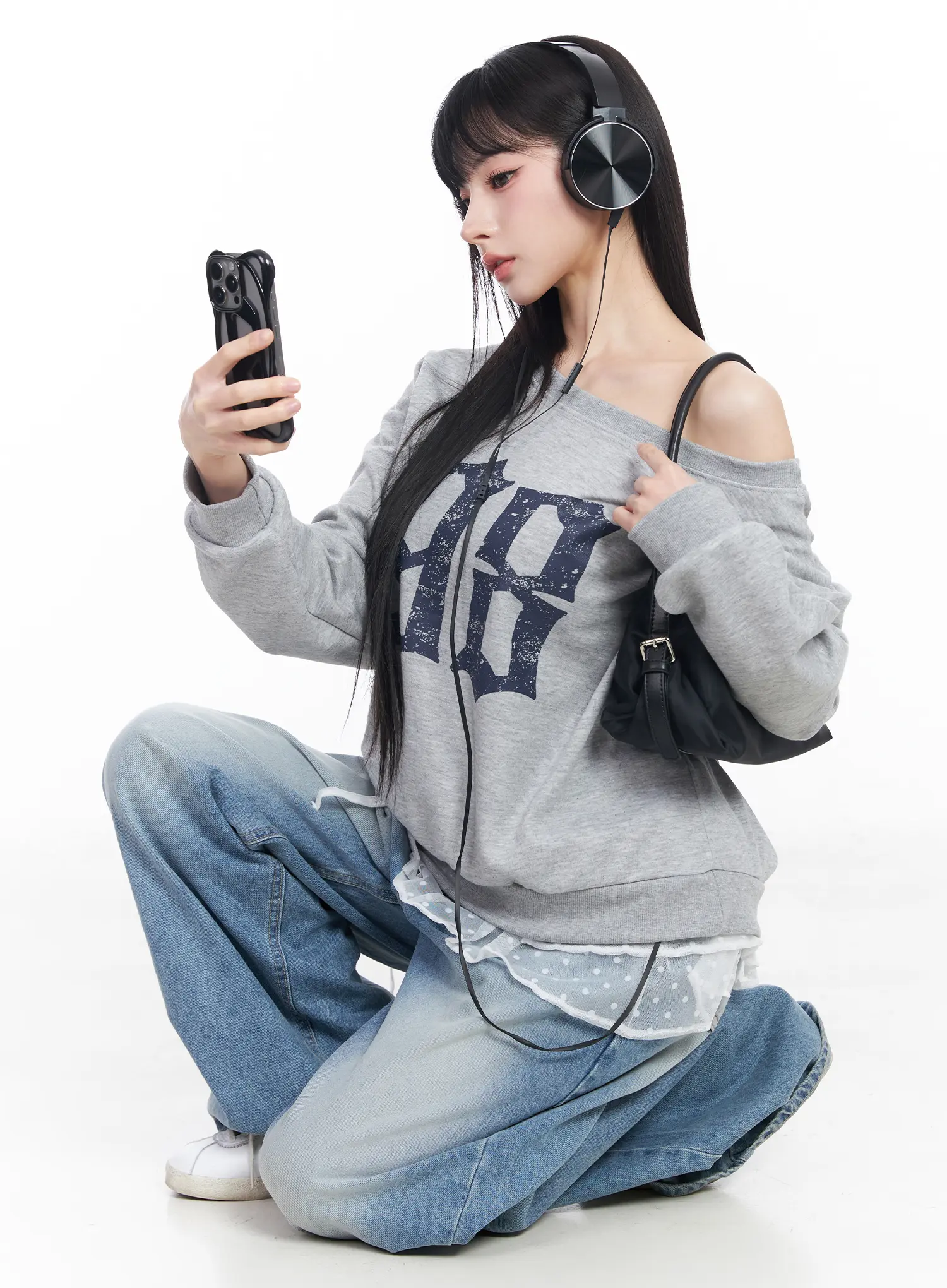 Off-Shoulder Graphic Sweatshirt CF518