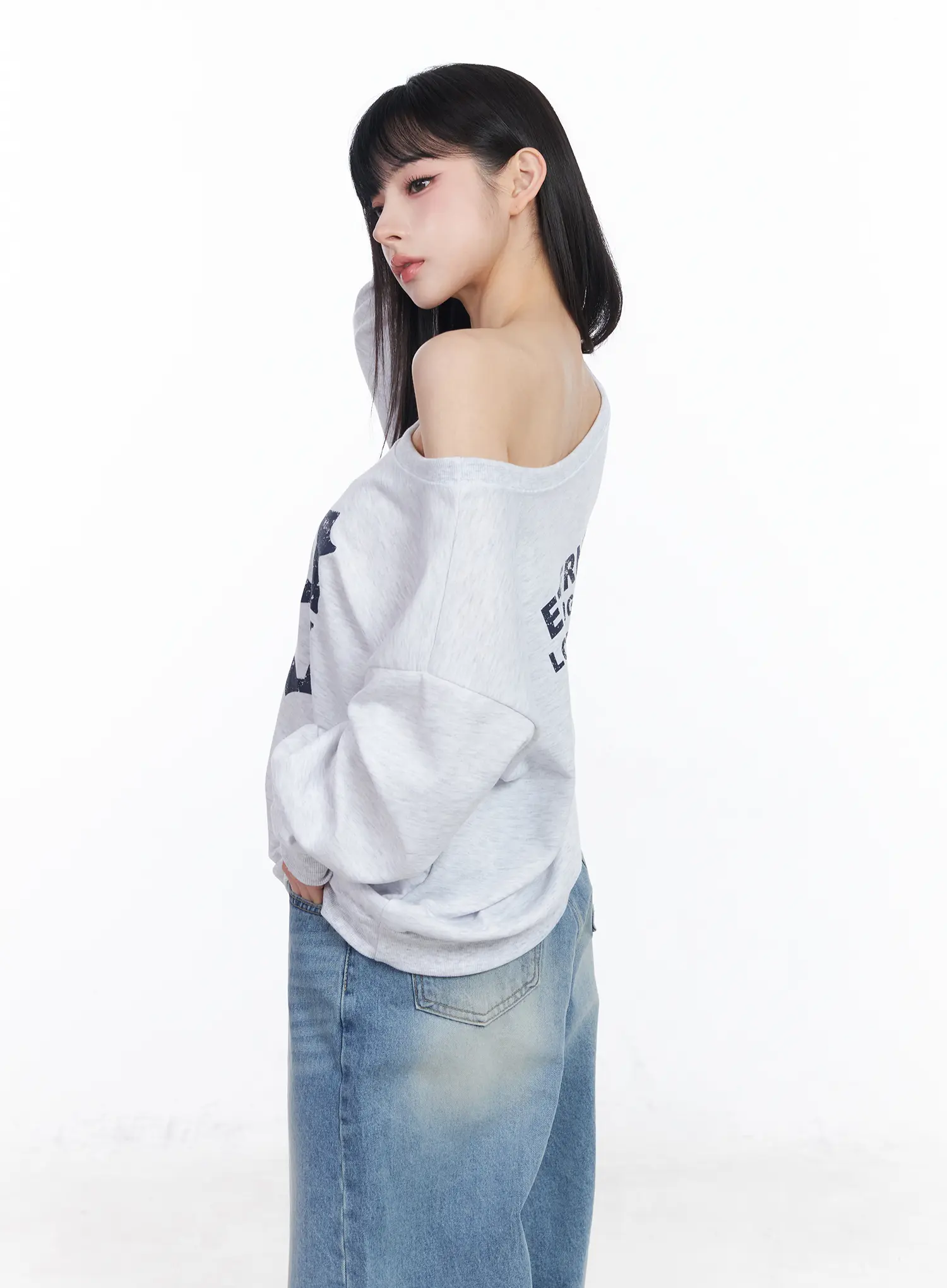 Off-Shoulder Graphic Sweatshirt CF518 - Image 6
