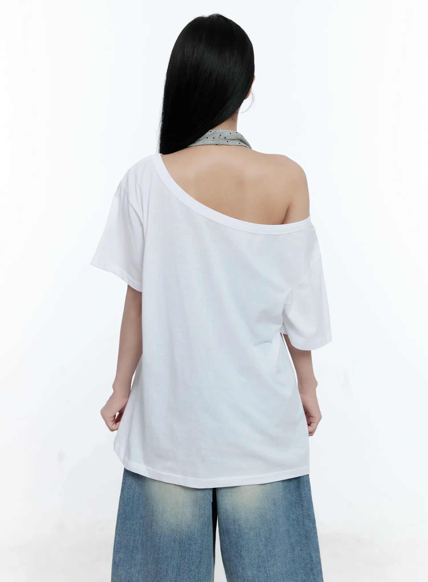 Off-Shoulder Loose-Fit Tee CG501 - Image 6