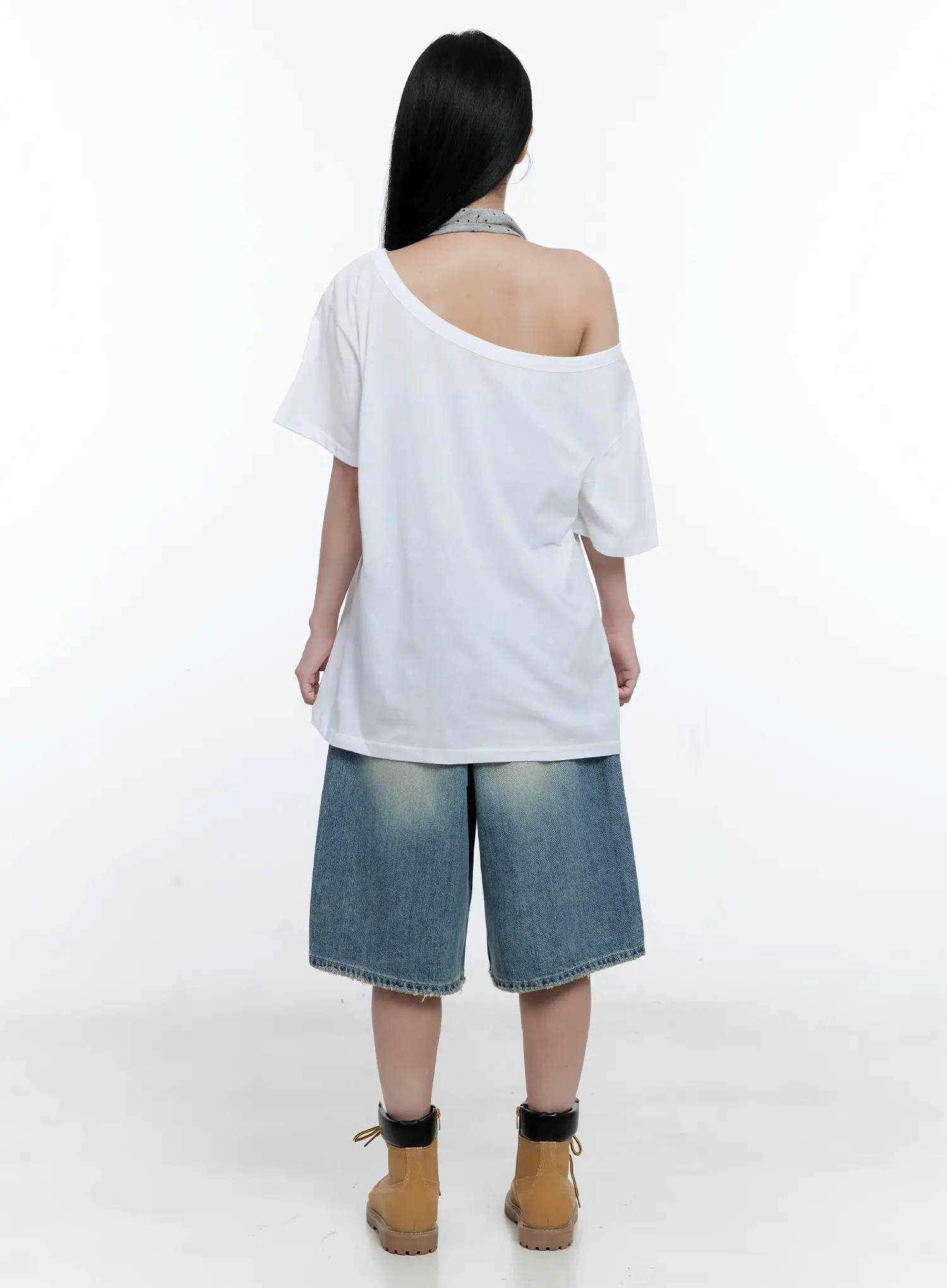 Off-Shoulder Loose-Fit Tee CG501 - Image 7