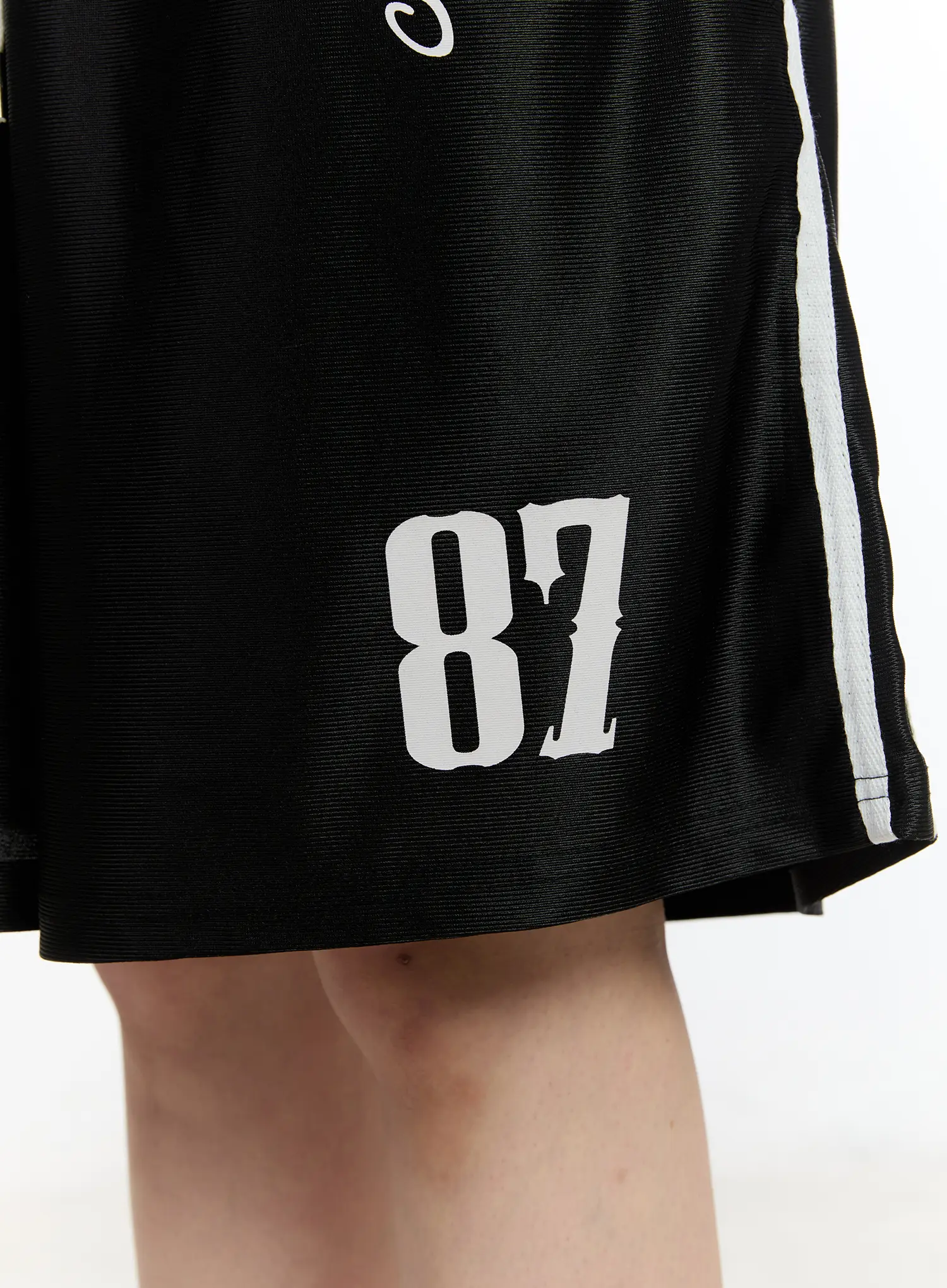 Oversized Graphic Bermuda Shorts CA508 - Image 4