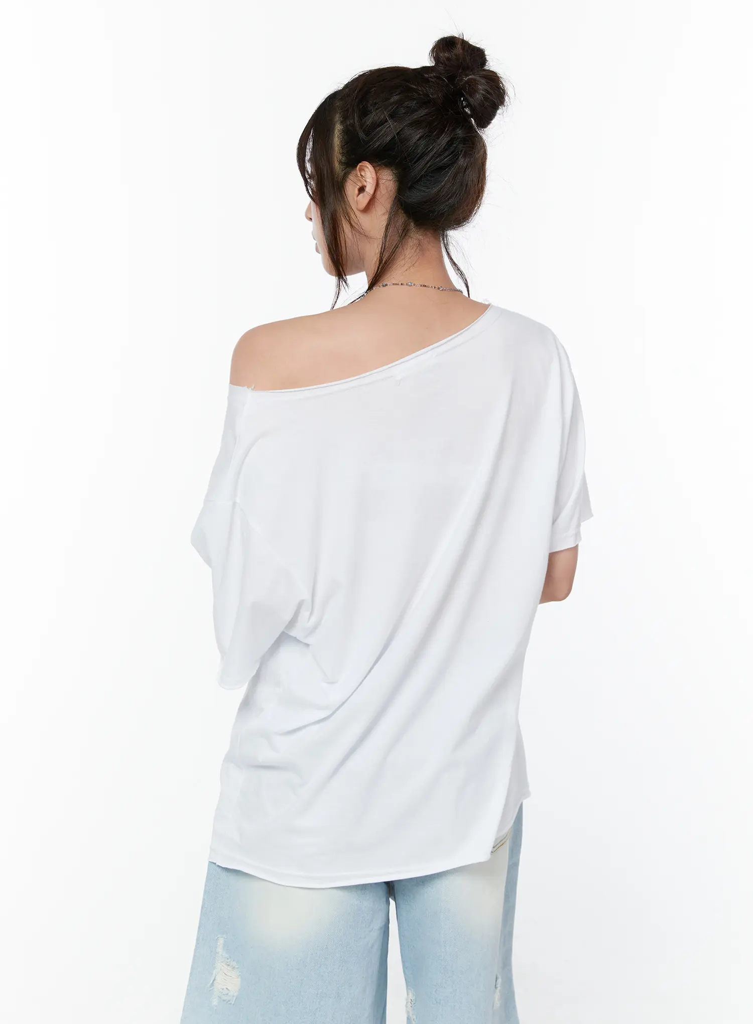 Oversized Off-Shoulder Graphic Tee CY514 - Image 11
