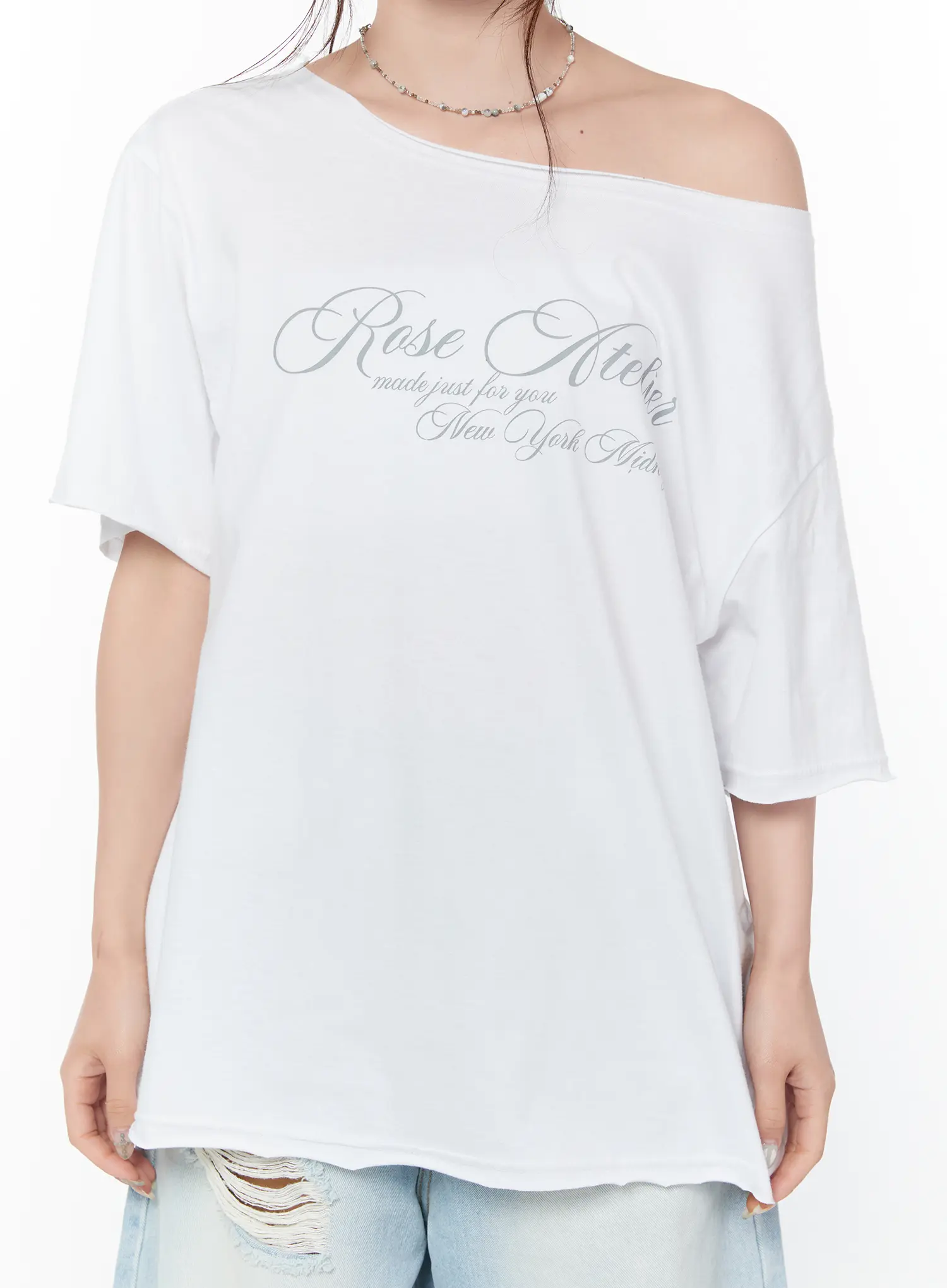 Oversized Off-Shoulder Graphic Tee CY514 - Image 4