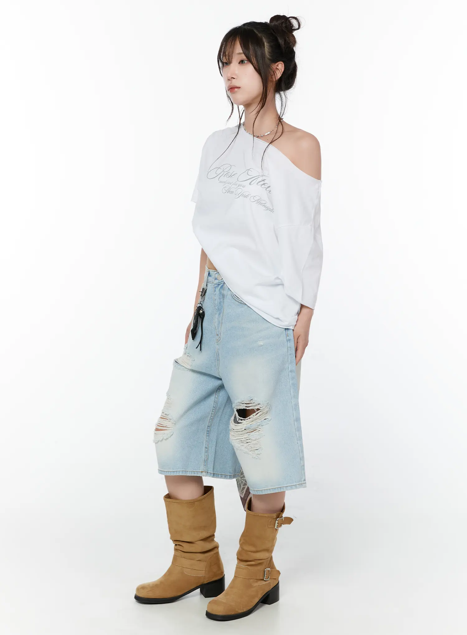 Oversized Off-Shoulder Graphic Tee CY514 - Image 9