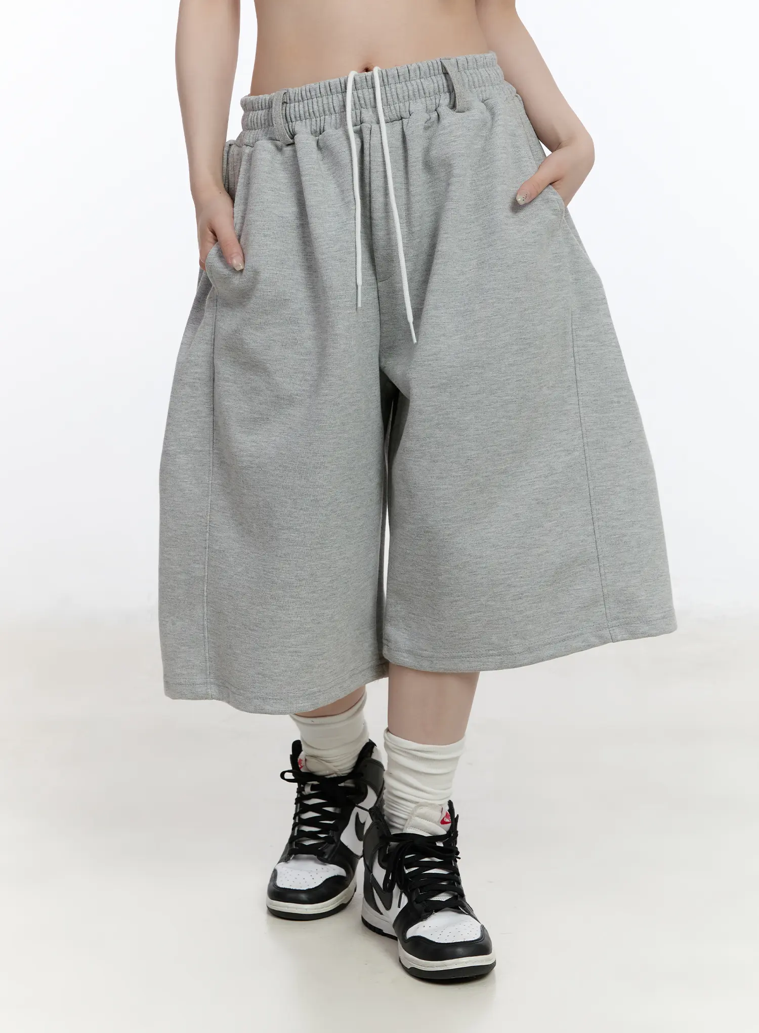 Pleated Baggy Sweat Shorts CA503 - Image 10