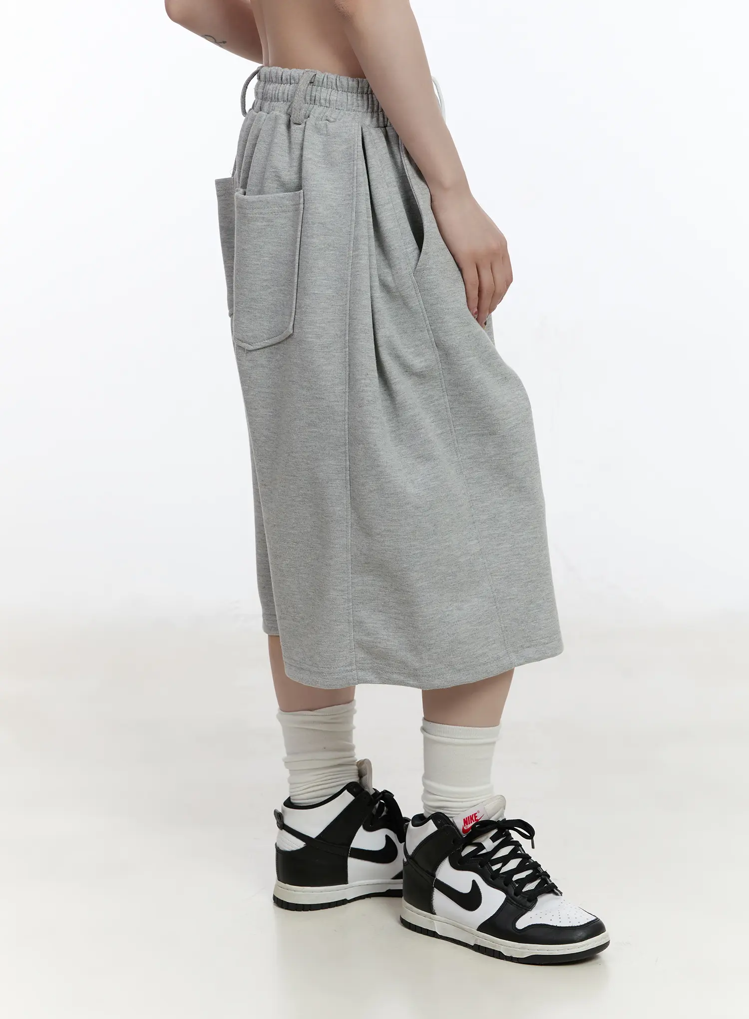 Pleated Baggy Sweat Shorts CA503 - Image 4