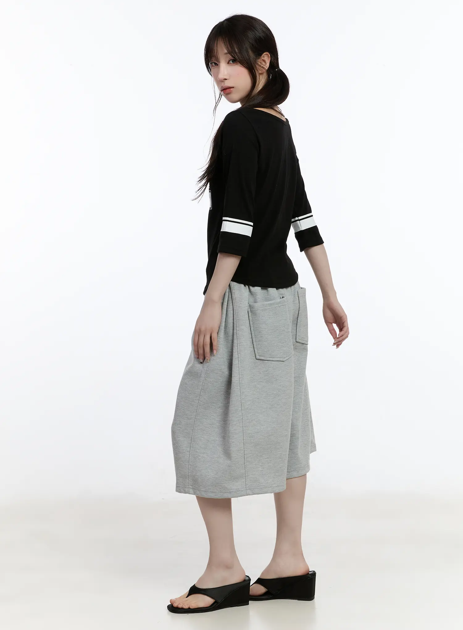 Pleated Baggy Sweat Shorts CA503 - Image 7
