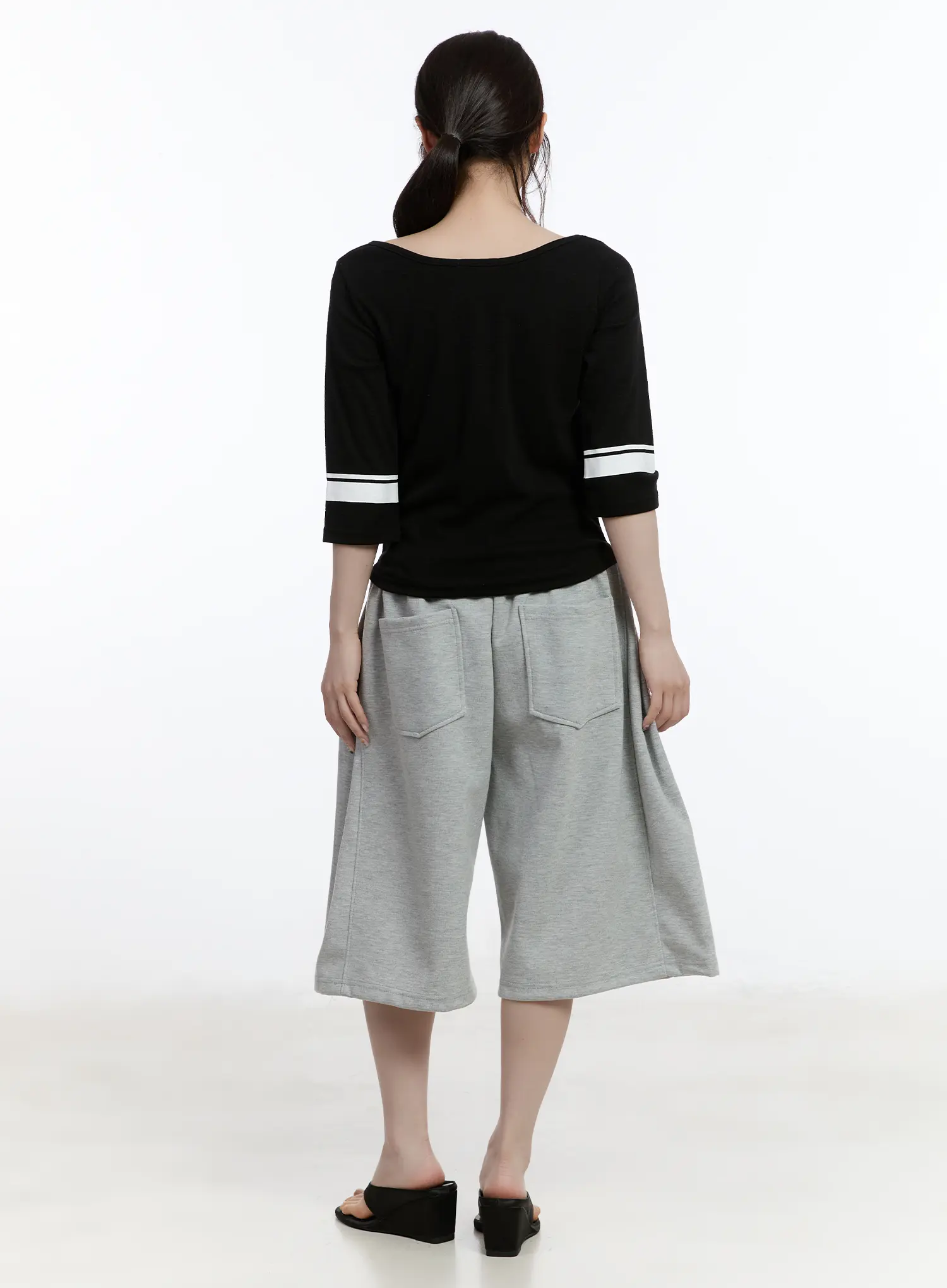 Pleated Baggy Sweat Shorts CA503 - Image 8