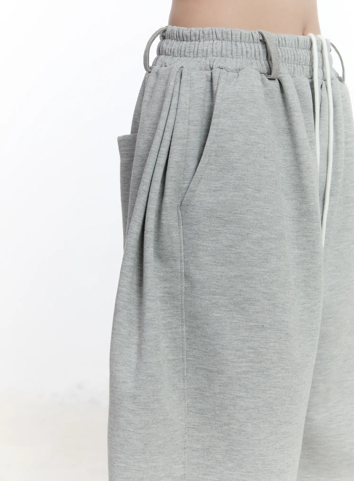 Pleated Baggy Sweat Shorts CA503 - Image 9