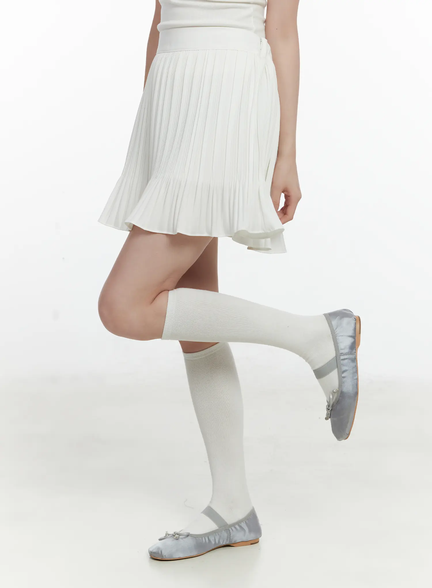 Pleated Flare Mini Skirt F502 - Image 4