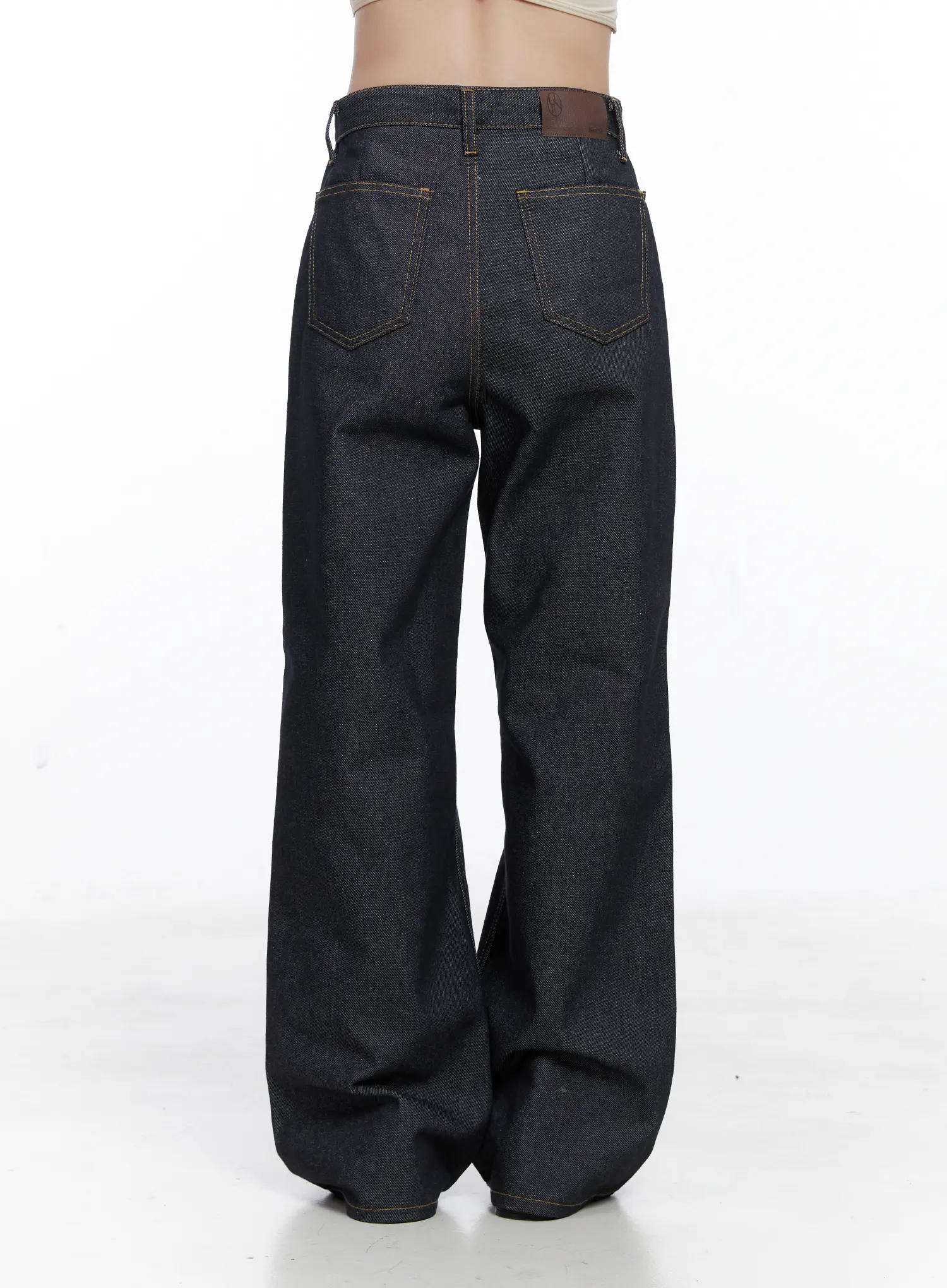 Reyna Non-Fade Relaxed Jeans CS519 - Image 5