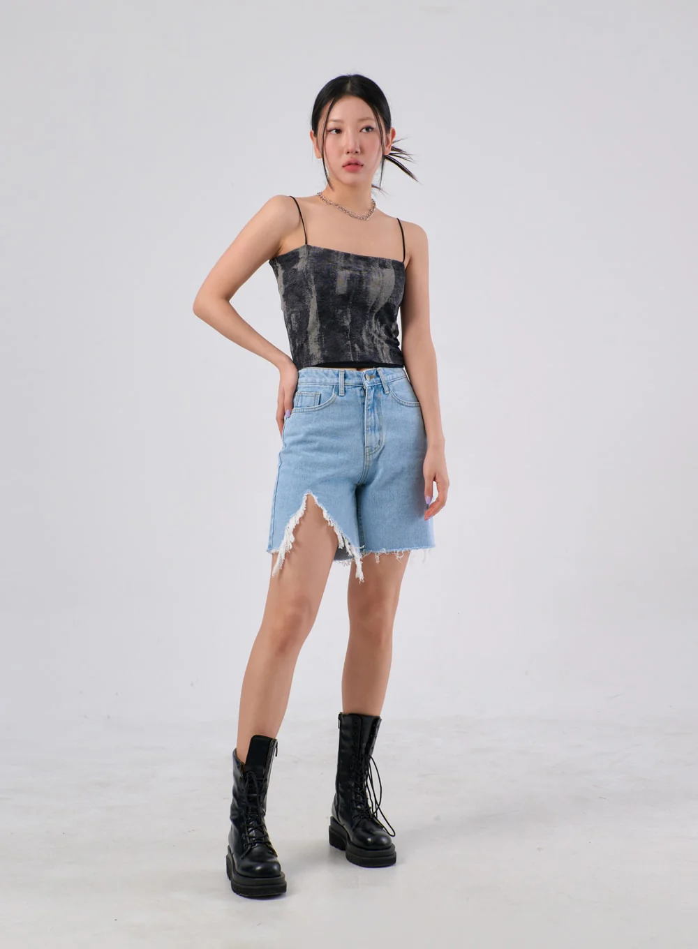Ripped Denim Bermuda Shorts IA305 - Image 3