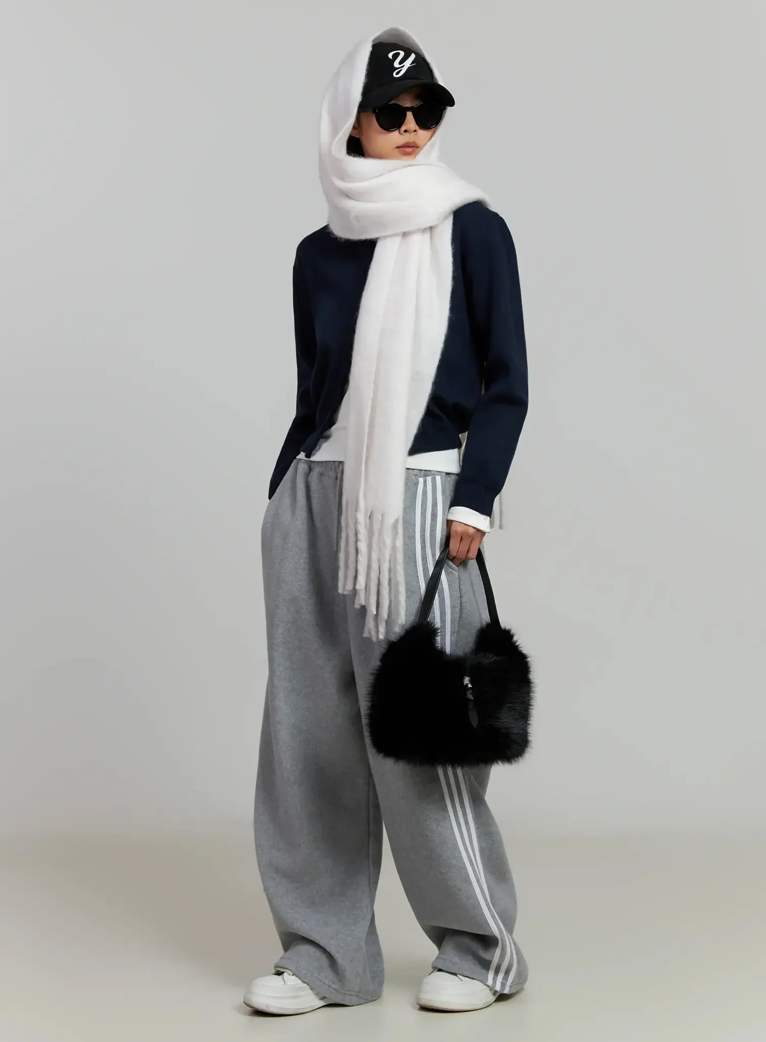 Round Neck Knit Cardigan IJ505 - Image 2