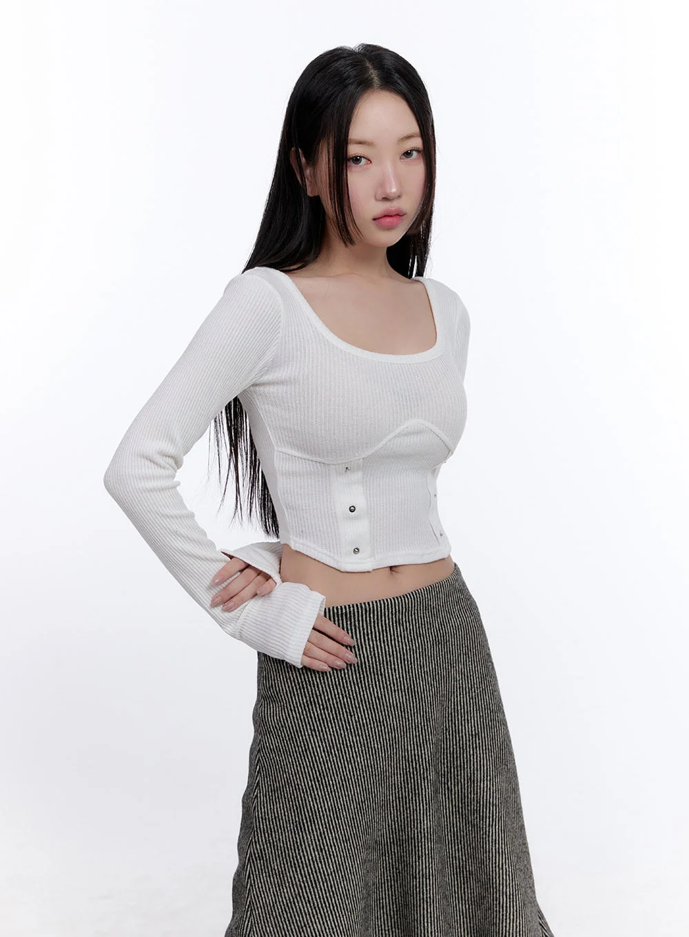 Scoop-Neck Long-Sleeve Crop Top CJ509 - Image 9