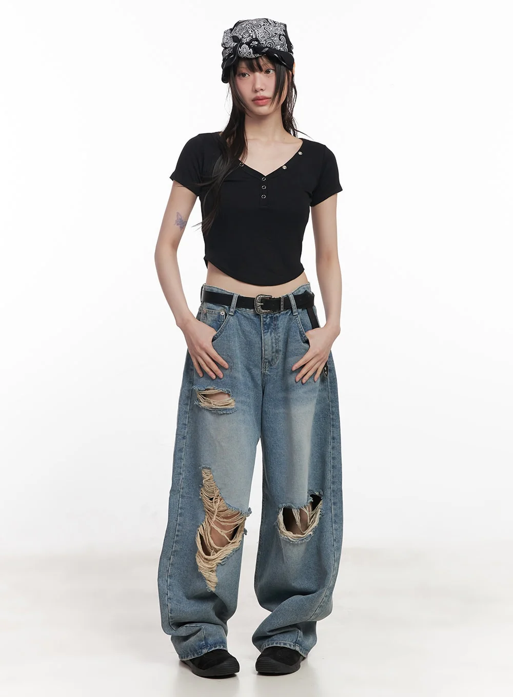Slim-Fit V-Neck Buttoned Top CY520 - Image 2