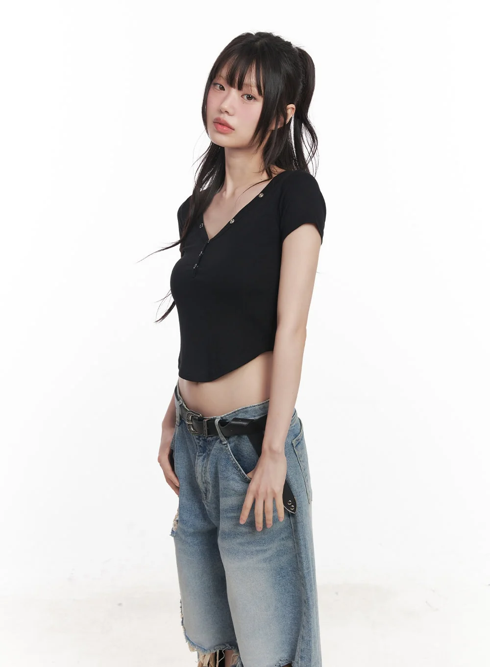 Slim-Fit V-Neck Buttoned Top CY520 - Image 3