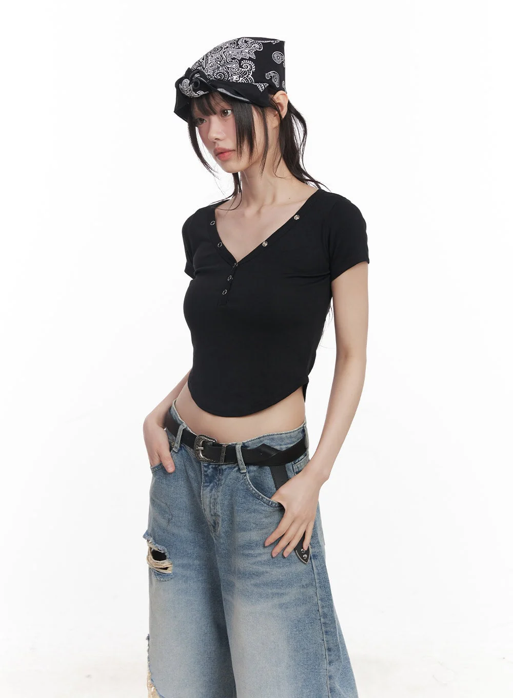 Slim-Fit V-Neck Buttoned Top CY520 - Image 8