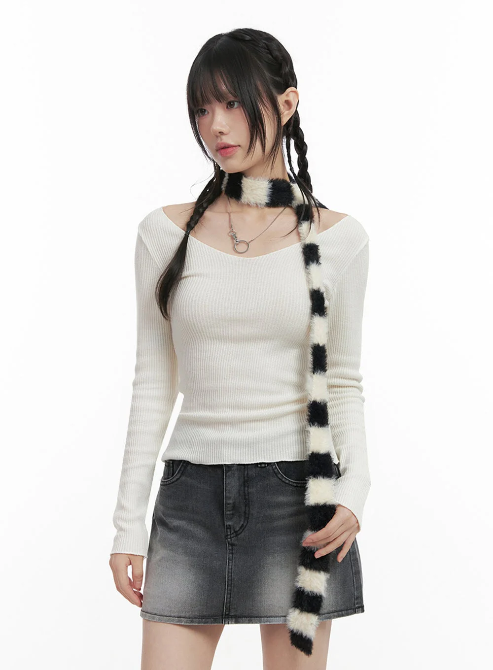 Slim-Fit V-Neck Long Sleeve Top IN427 - Image 2