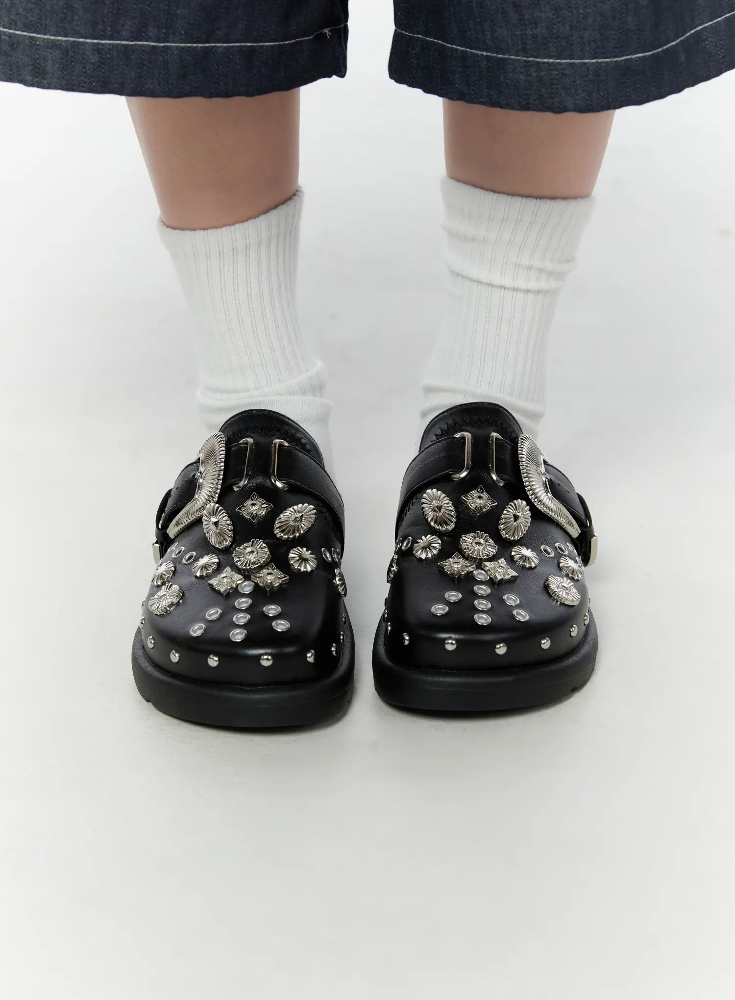 Studded Clogs CY515 - Image 3