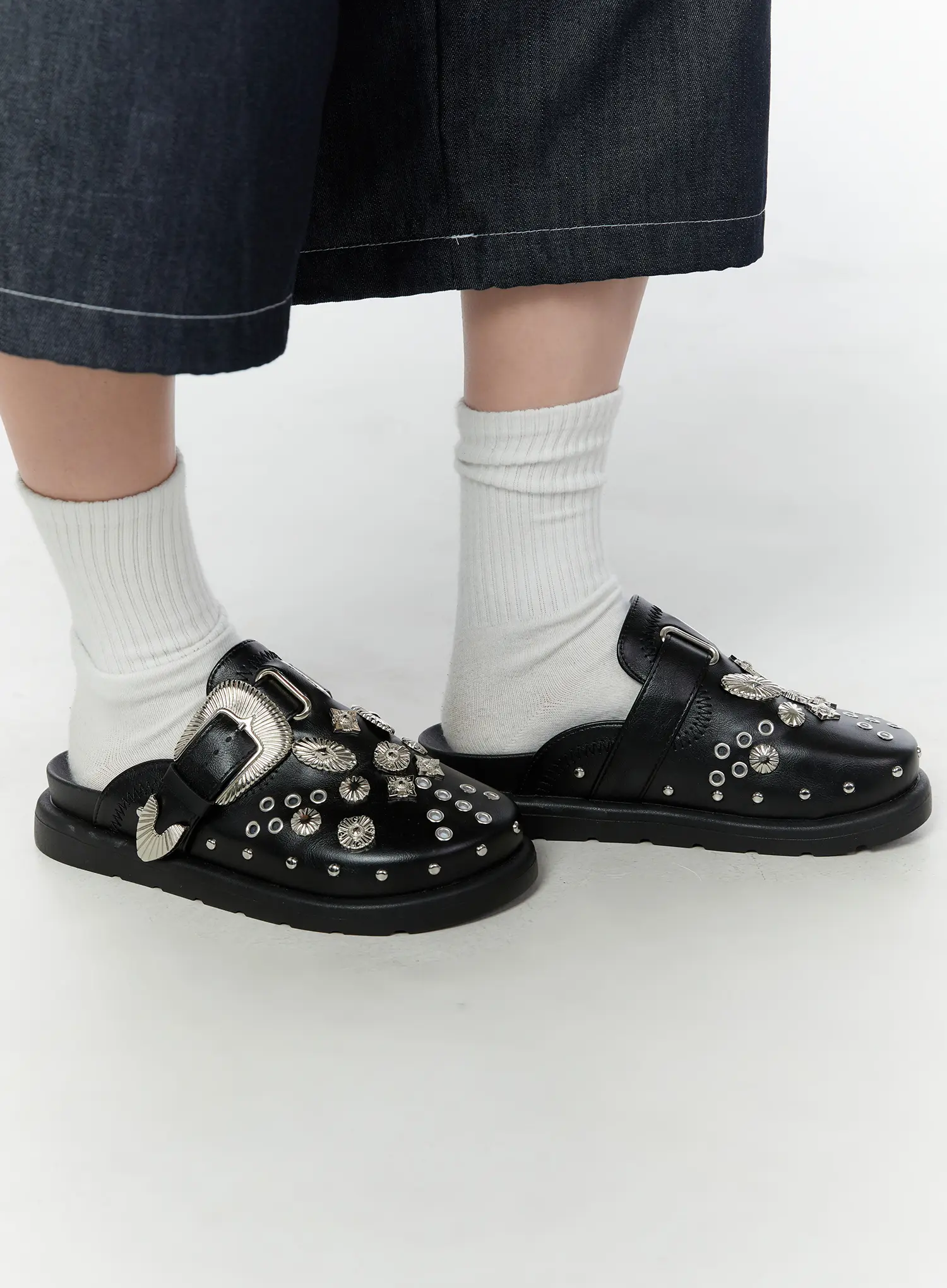 Studded Clogs CY515 - Image 4