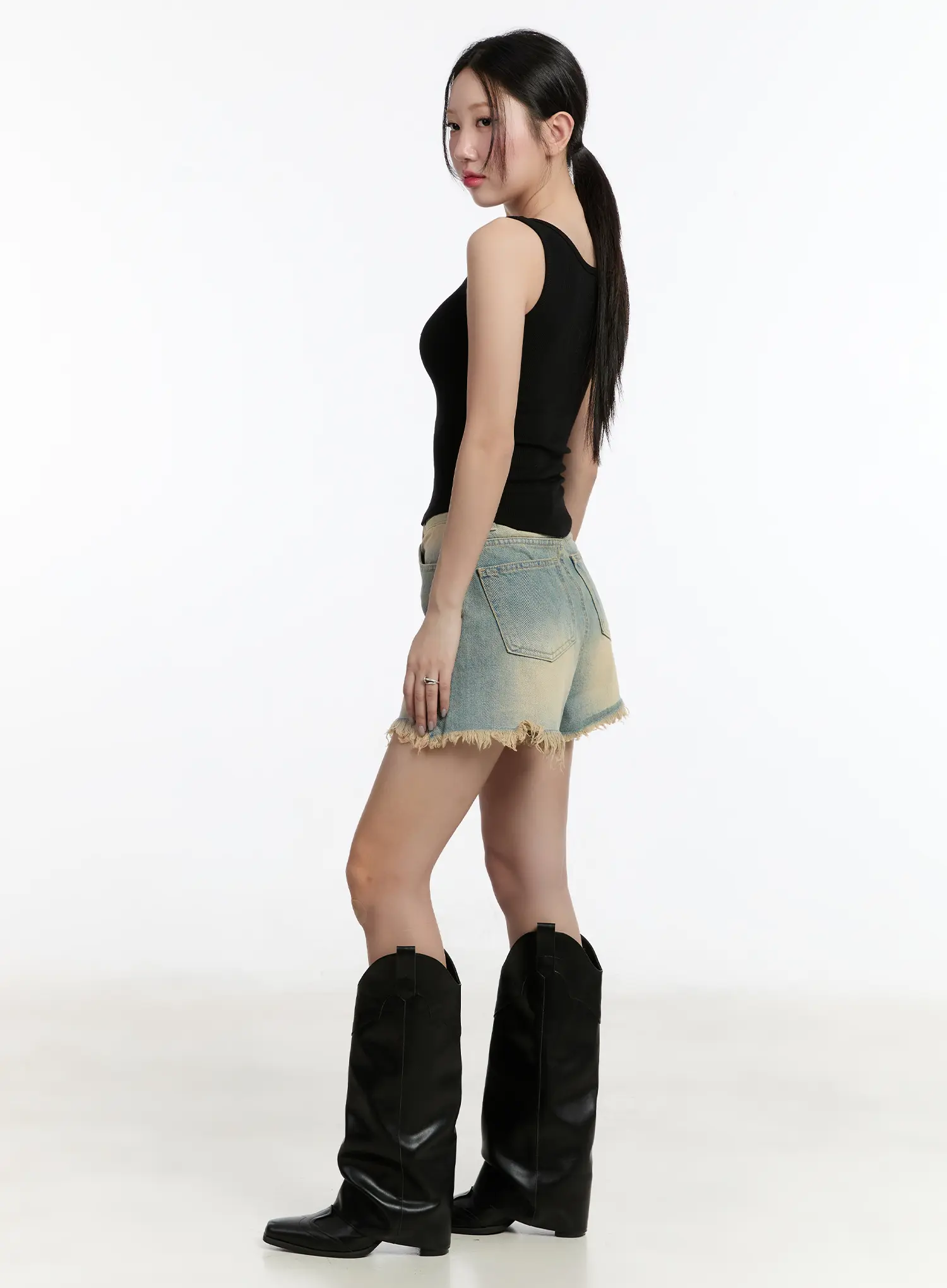 Studded Graphic Crop Top CM511 - Image 4