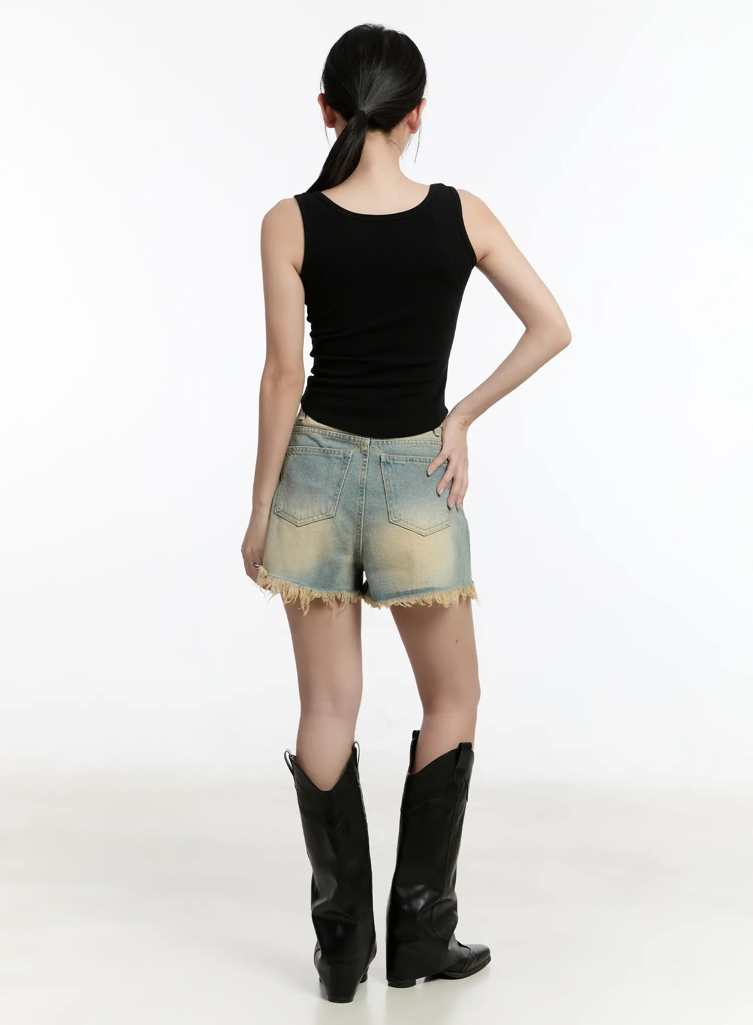 Studded Graphic Crop Top CM511 - Image 5