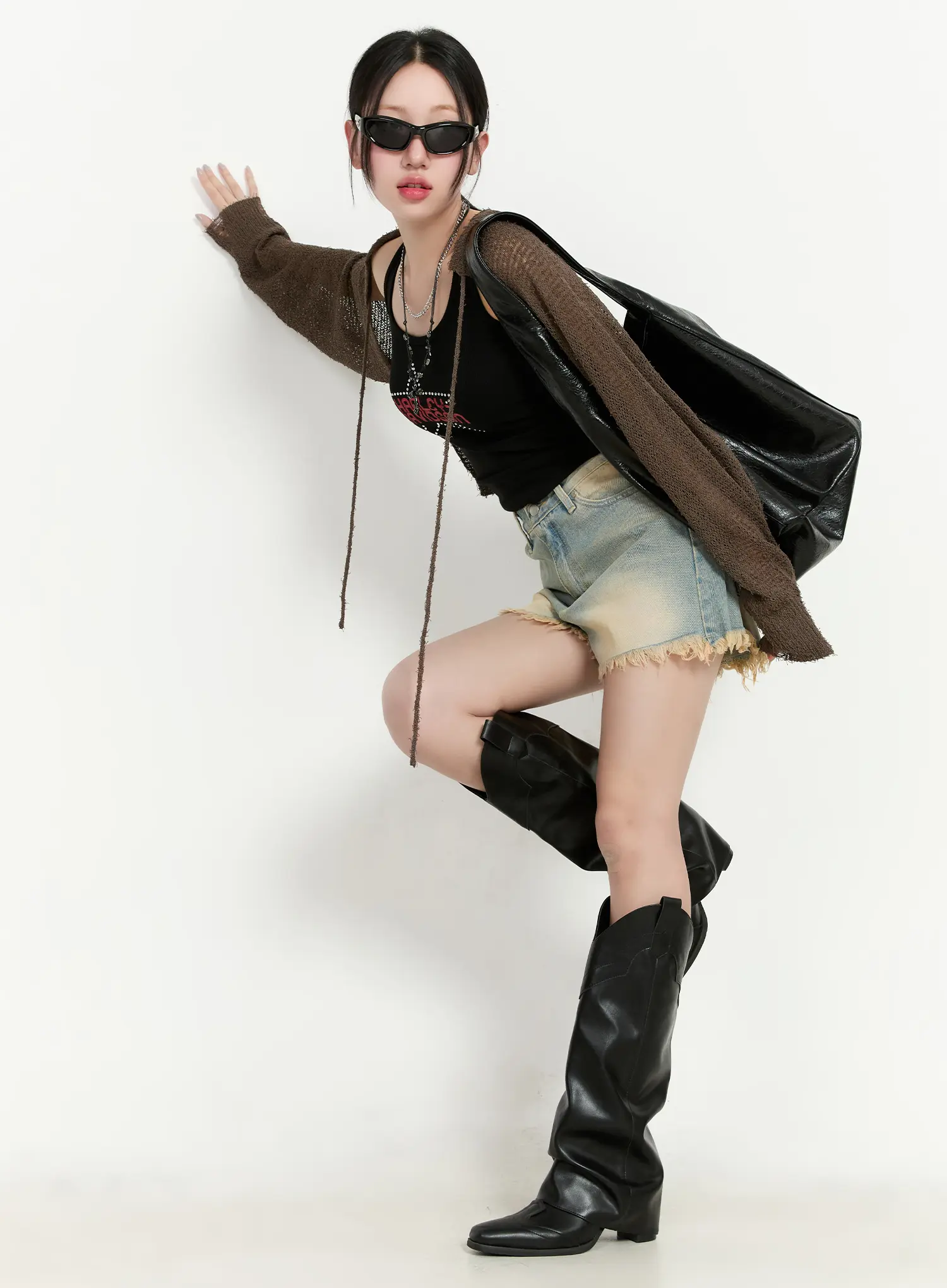Studded Graphic Crop Top CM511 - Image 7