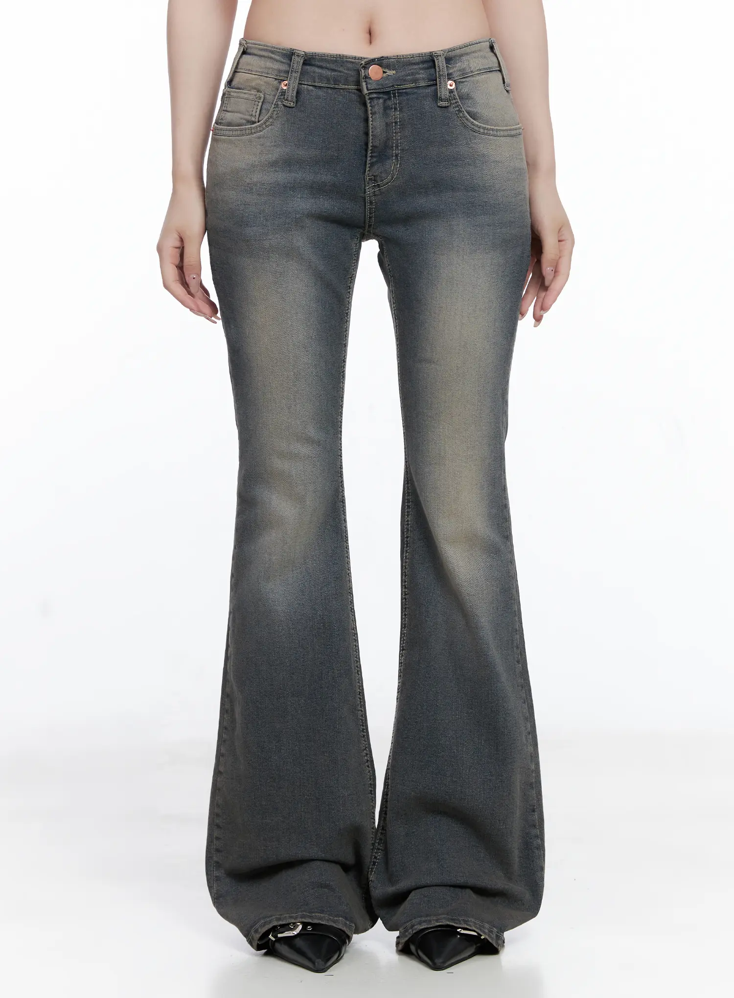 Sumin Low-Rise Flare Hip Pad Jeans CG529