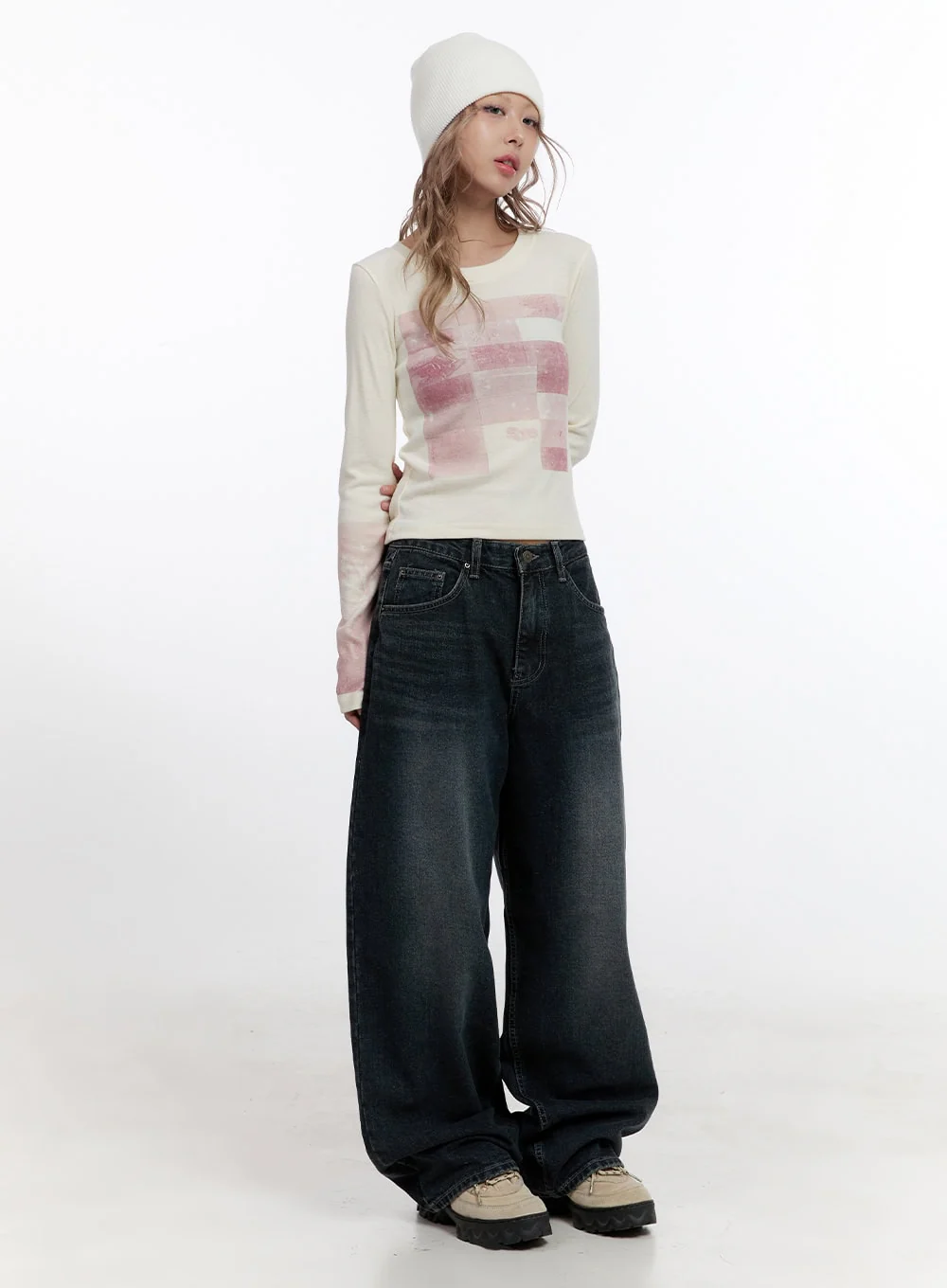 Trendy Graphic Crop Tee CN422 - Image 2