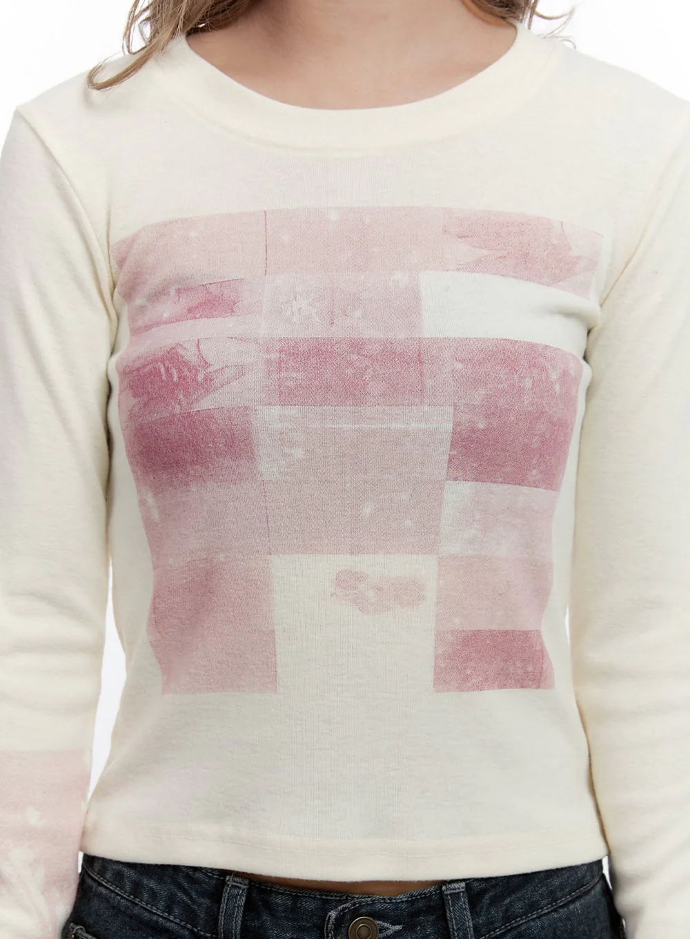 Trendy Graphic Crop Tee CN422 - Image 3