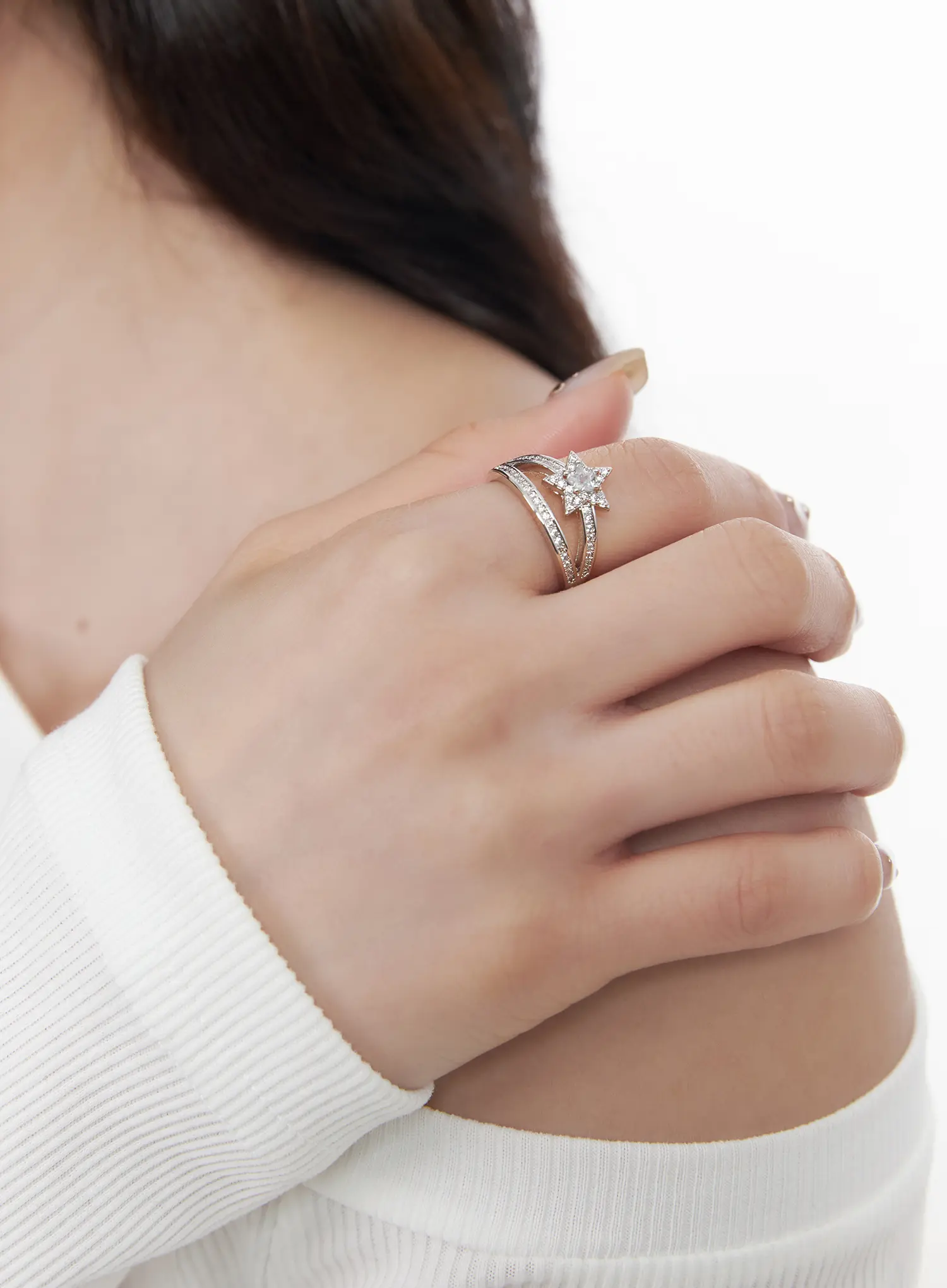 Twisted Elegant Star Ring CF525 - Image 4