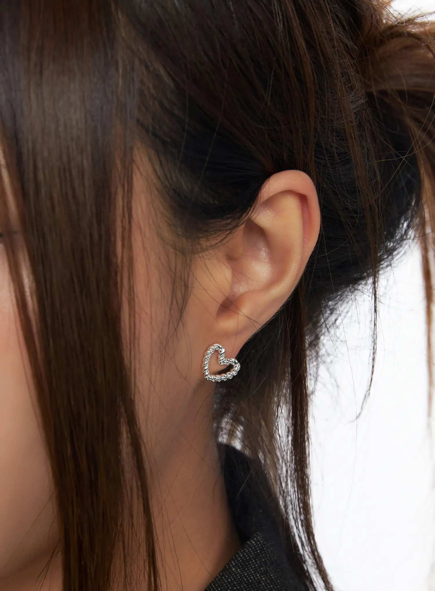 Twisted Heart Earrings CA517 - Image 3