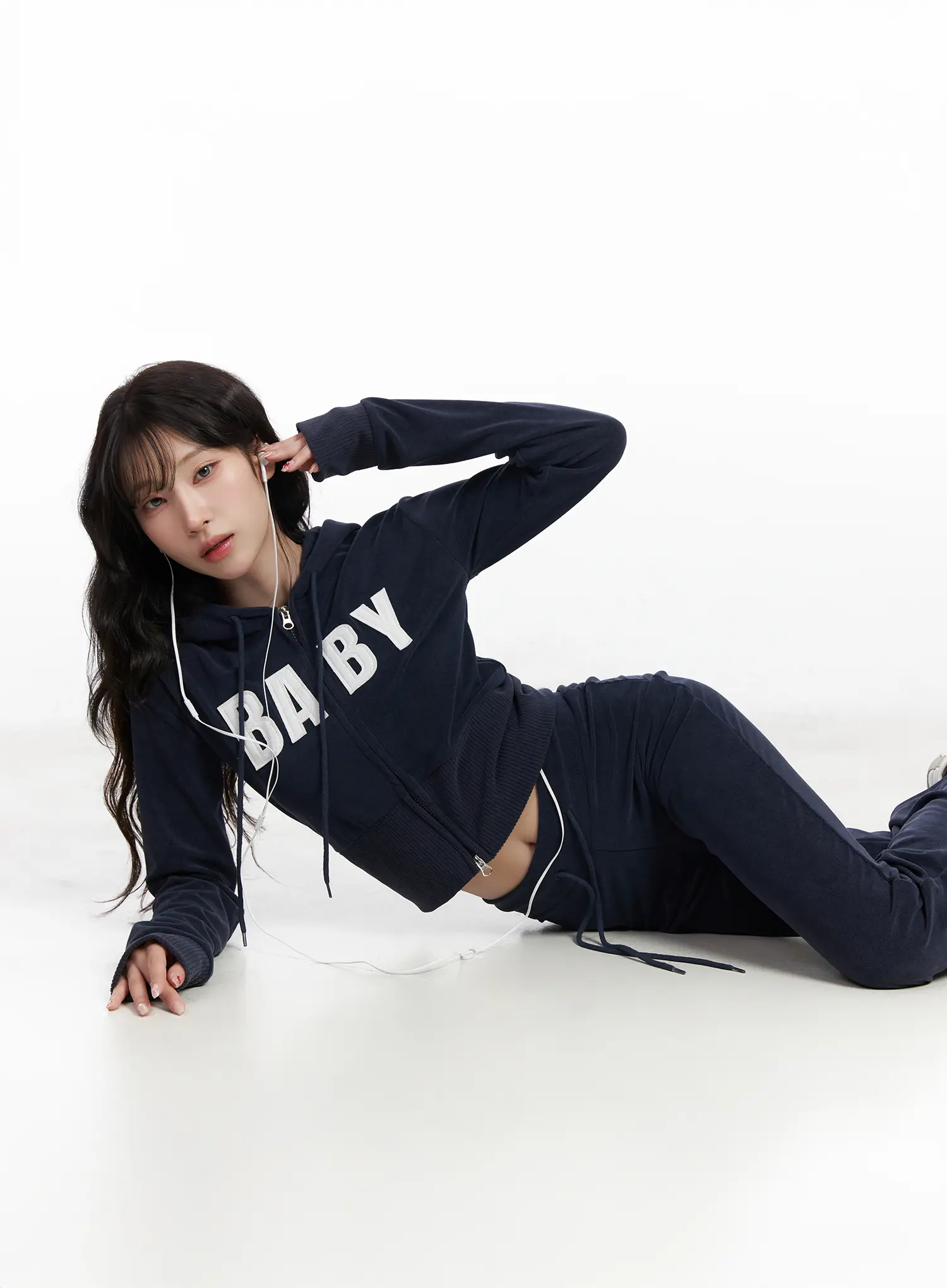 Velour Cropped Long Sleeve Graphic Hoodie CJ526