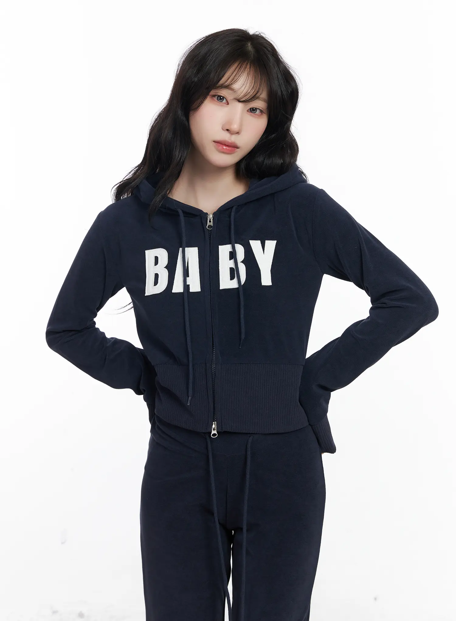Velour Cropped Long Sleeve Graphic Hoodie CJ526 - Image 10