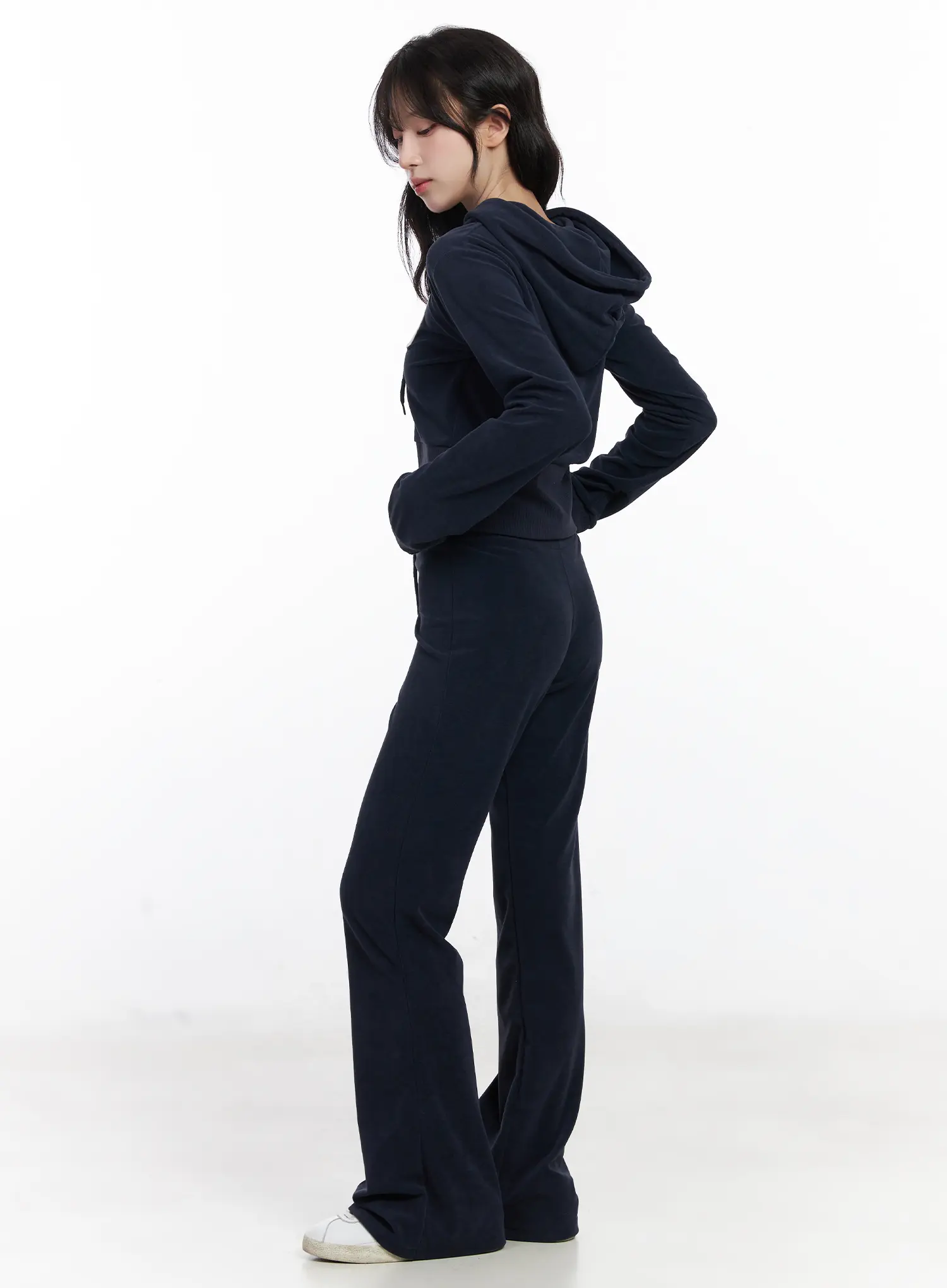 Velour Cropped Long Sleeve Graphic Hoodie CJ526 - Image 4