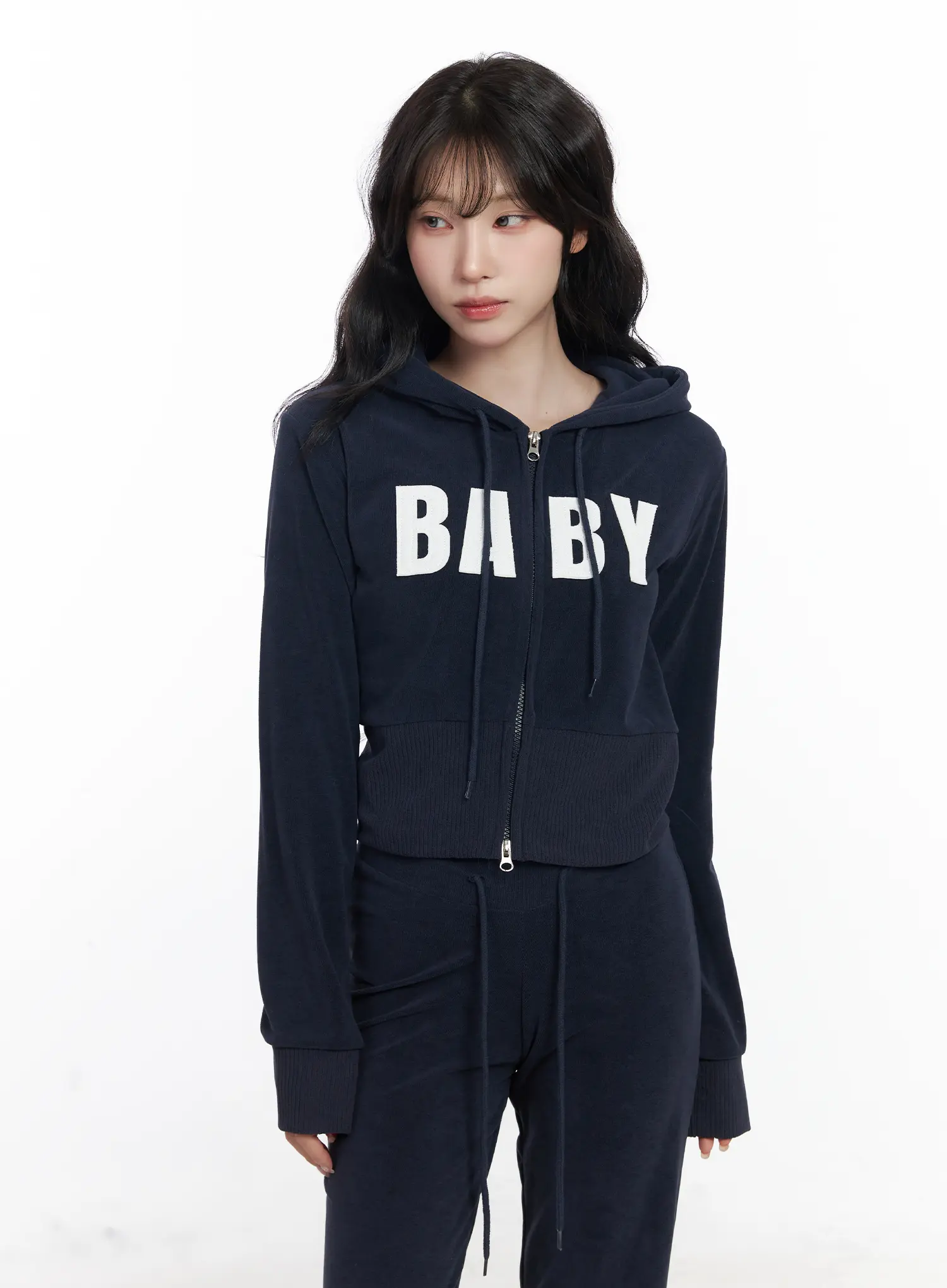Velour Cropped Long Sleeve Graphic Hoodie CJ526 - Image 6