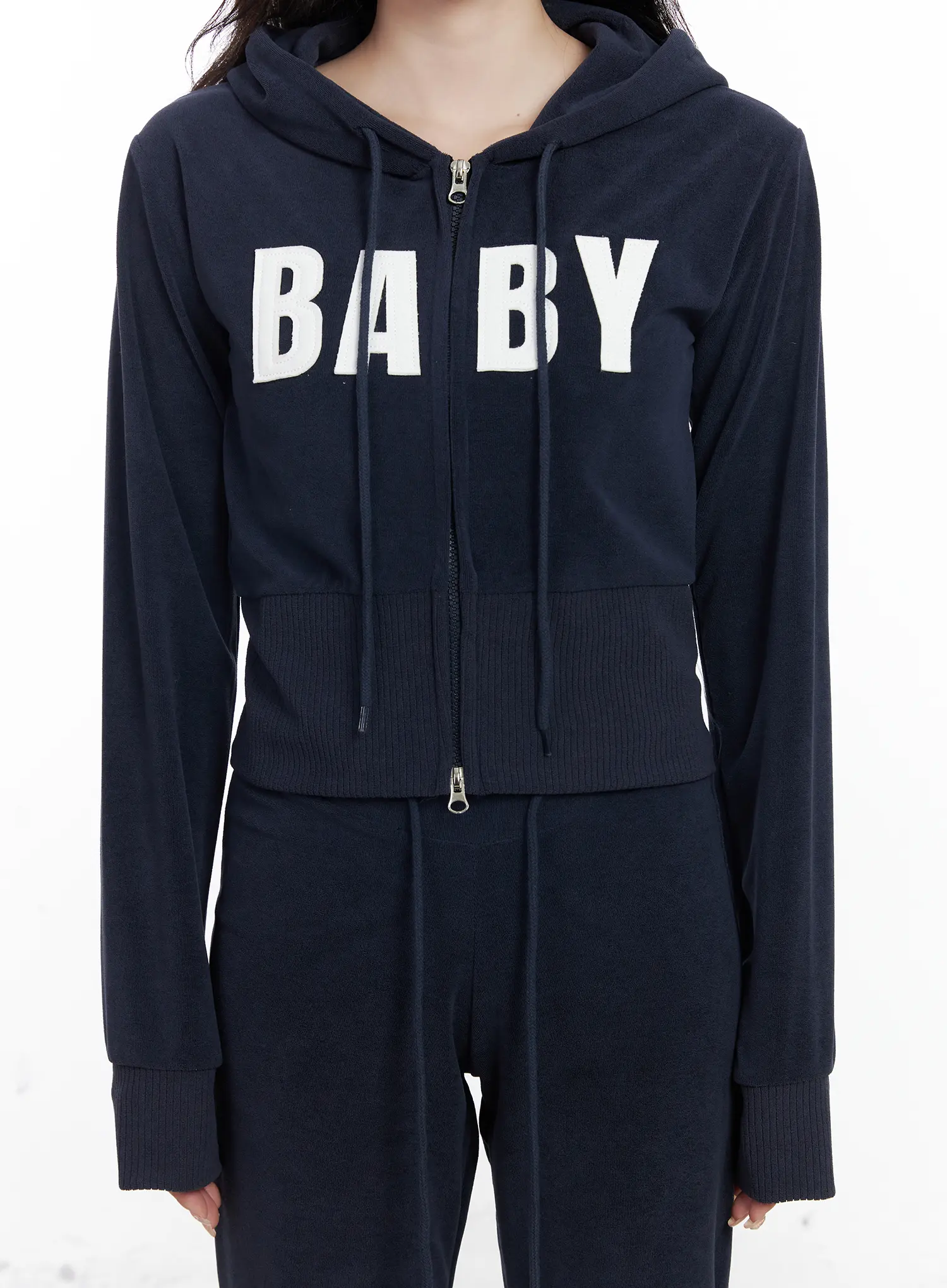 Velour Cropped Long Sleeve Graphic Hoodie CJ526 - Image 9
