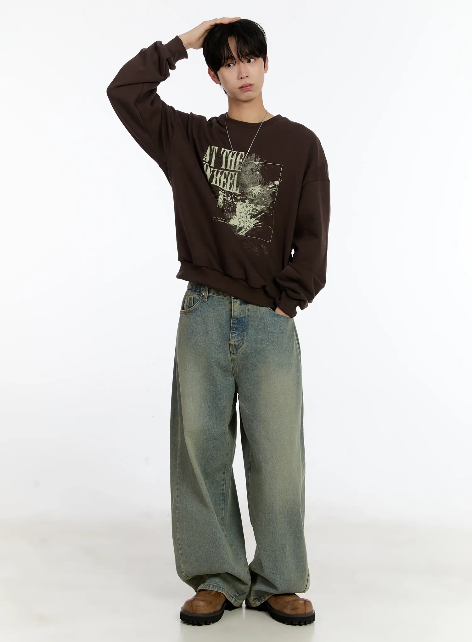 Vintage Graphic Crewneck Sweatshirt ID502 - Image 2