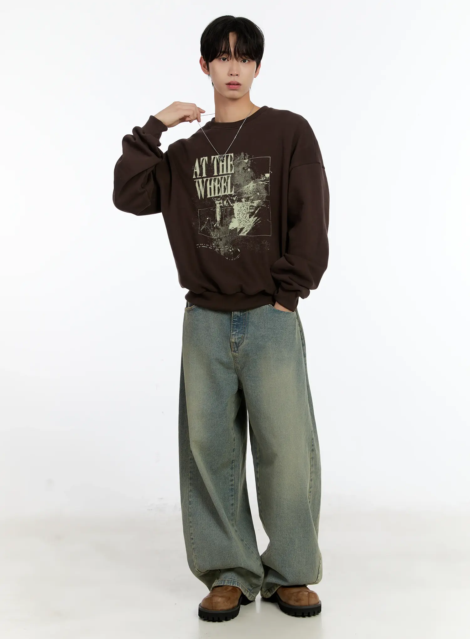 Vintage Graphic Crewneck Sweatshirt ID502 - Image 9